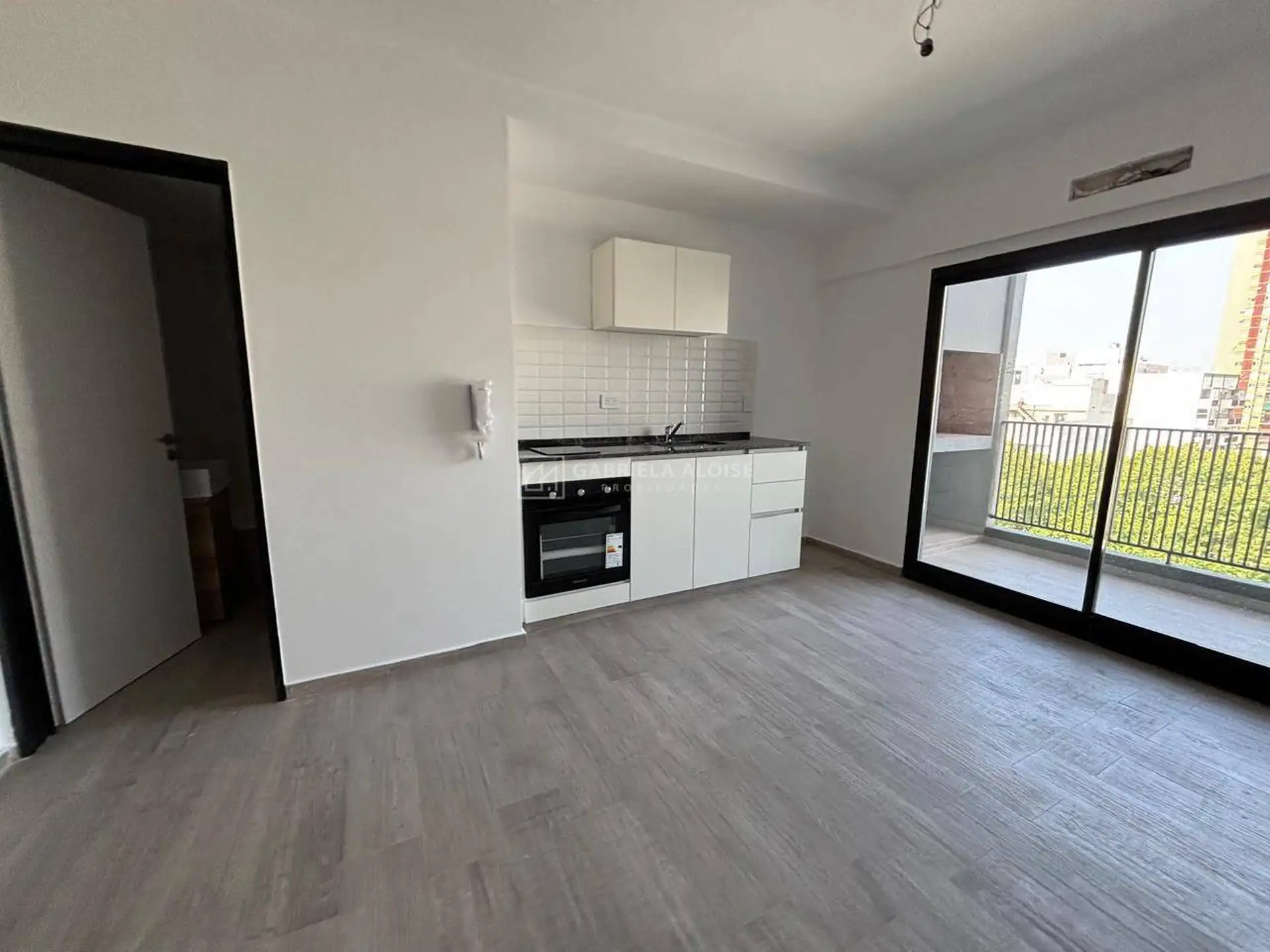 Квартира-студия с балконом в Caseros, с грилем
