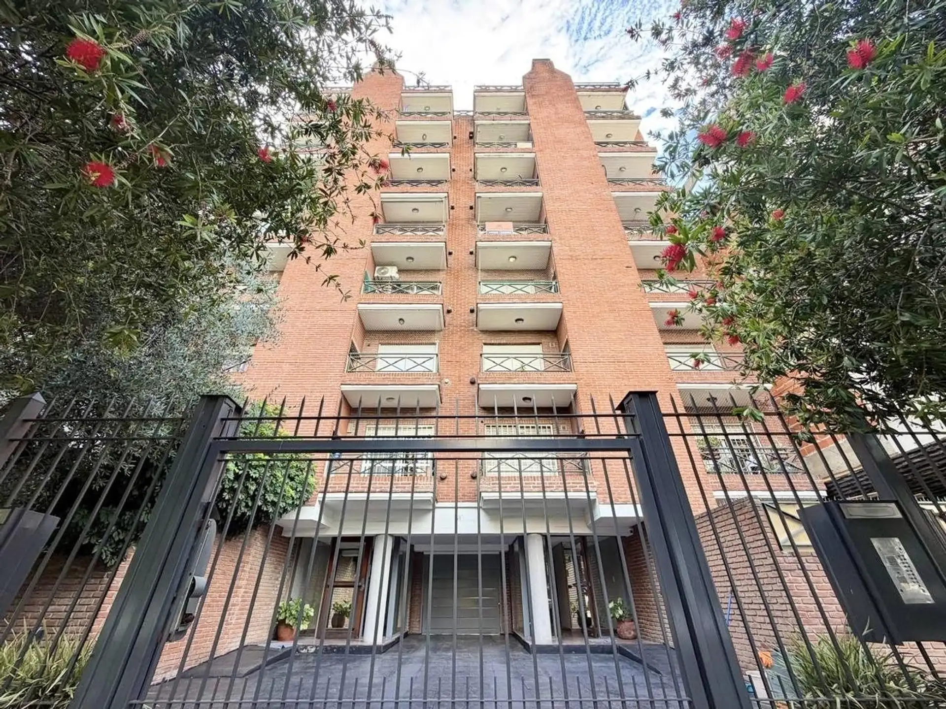 Departamento de 2 ambientes con cochera en Castelar Norte