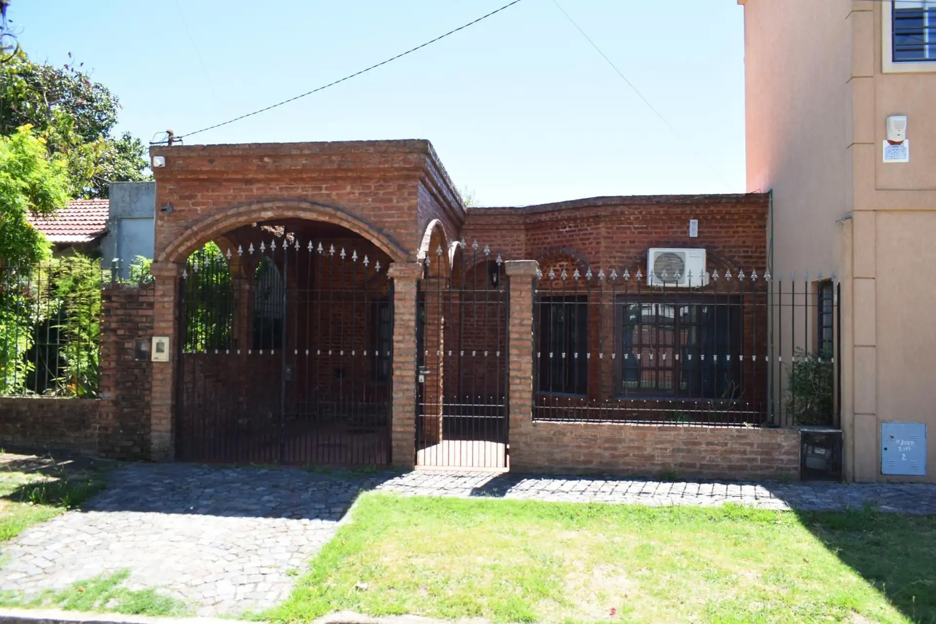 Two-bedroom house in Quilmes