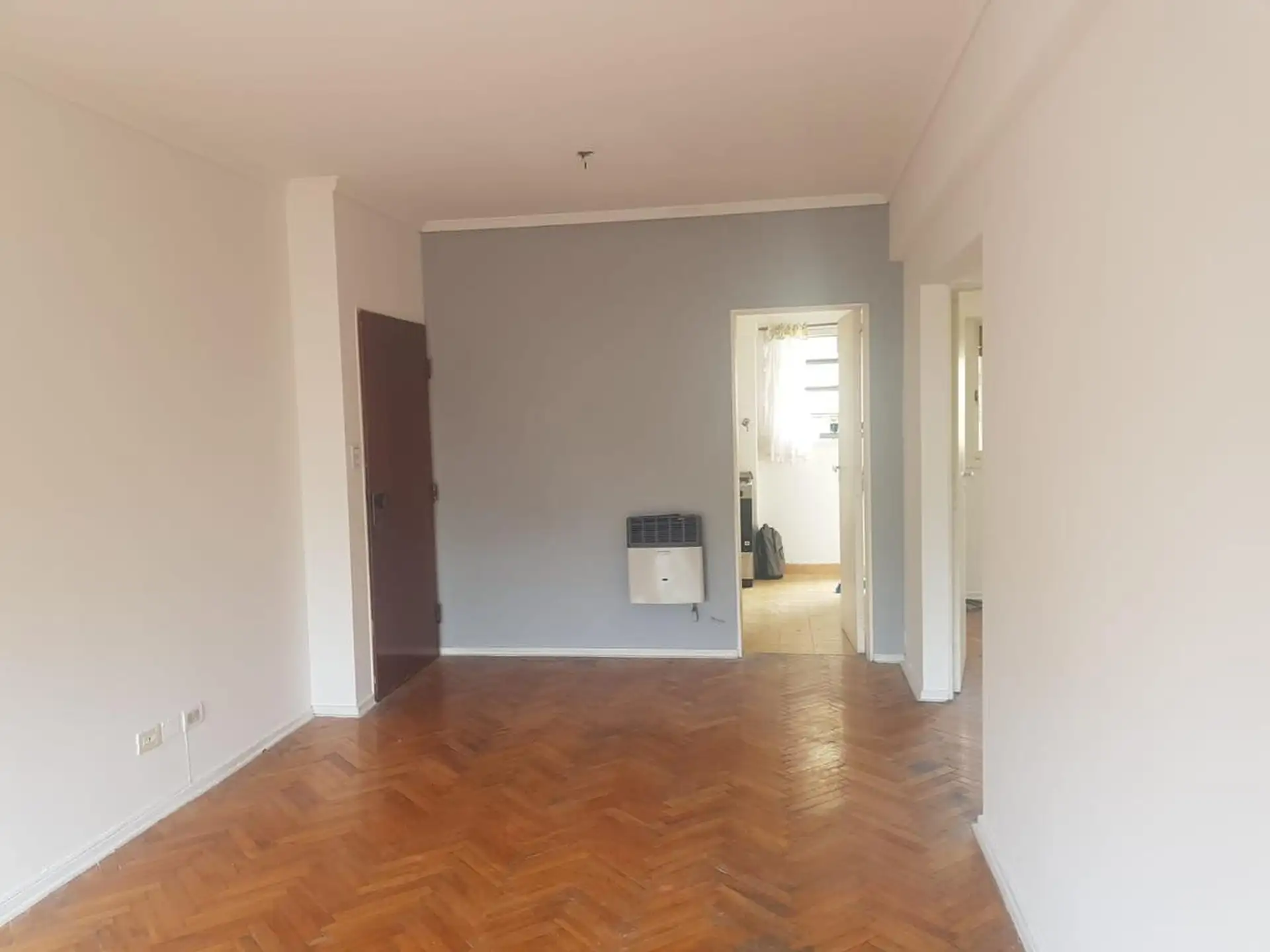 Departamento de 2 dormitorios en Versalles con balcón y cochera