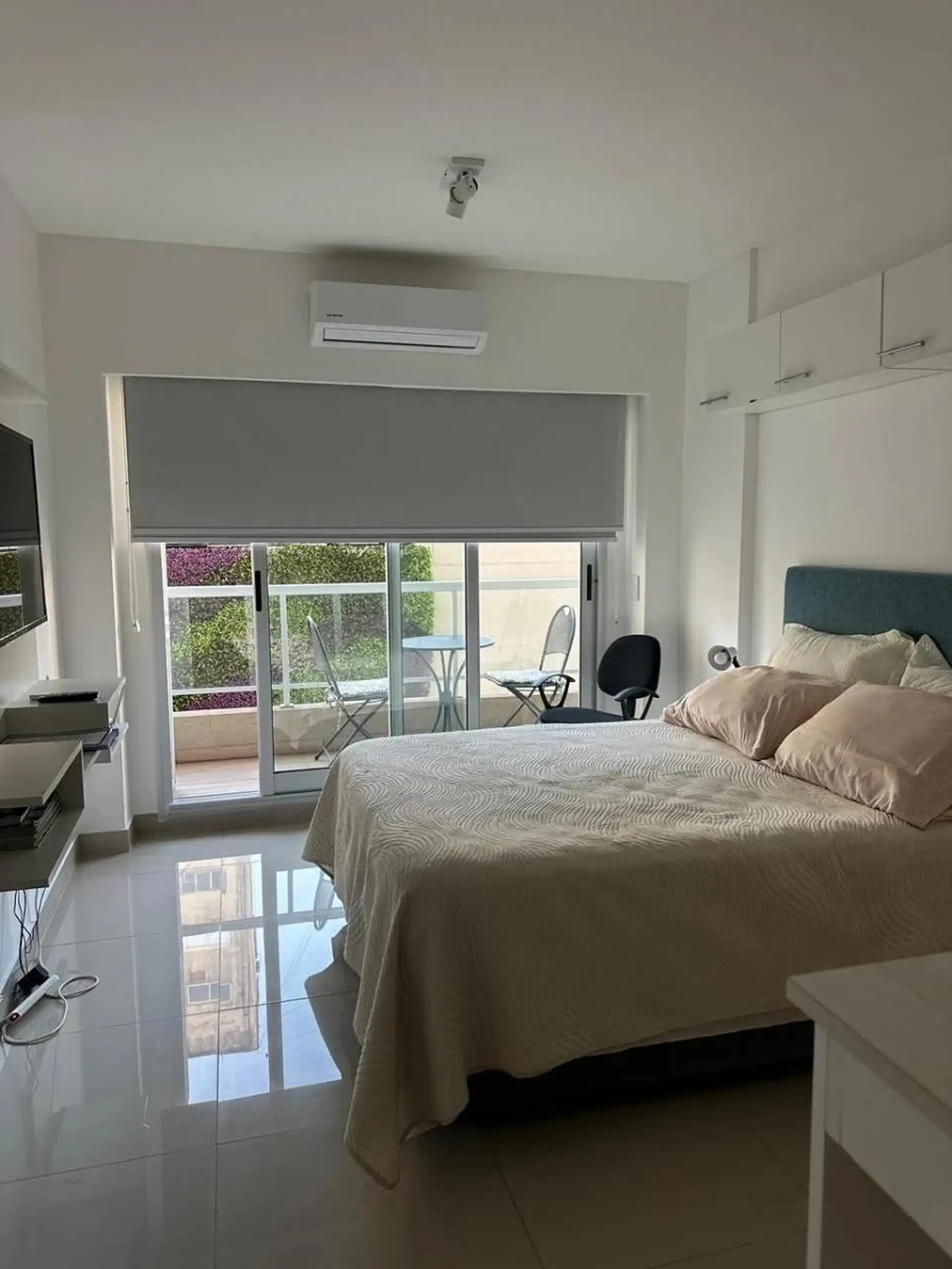Furnished studio apartment in Monserrat