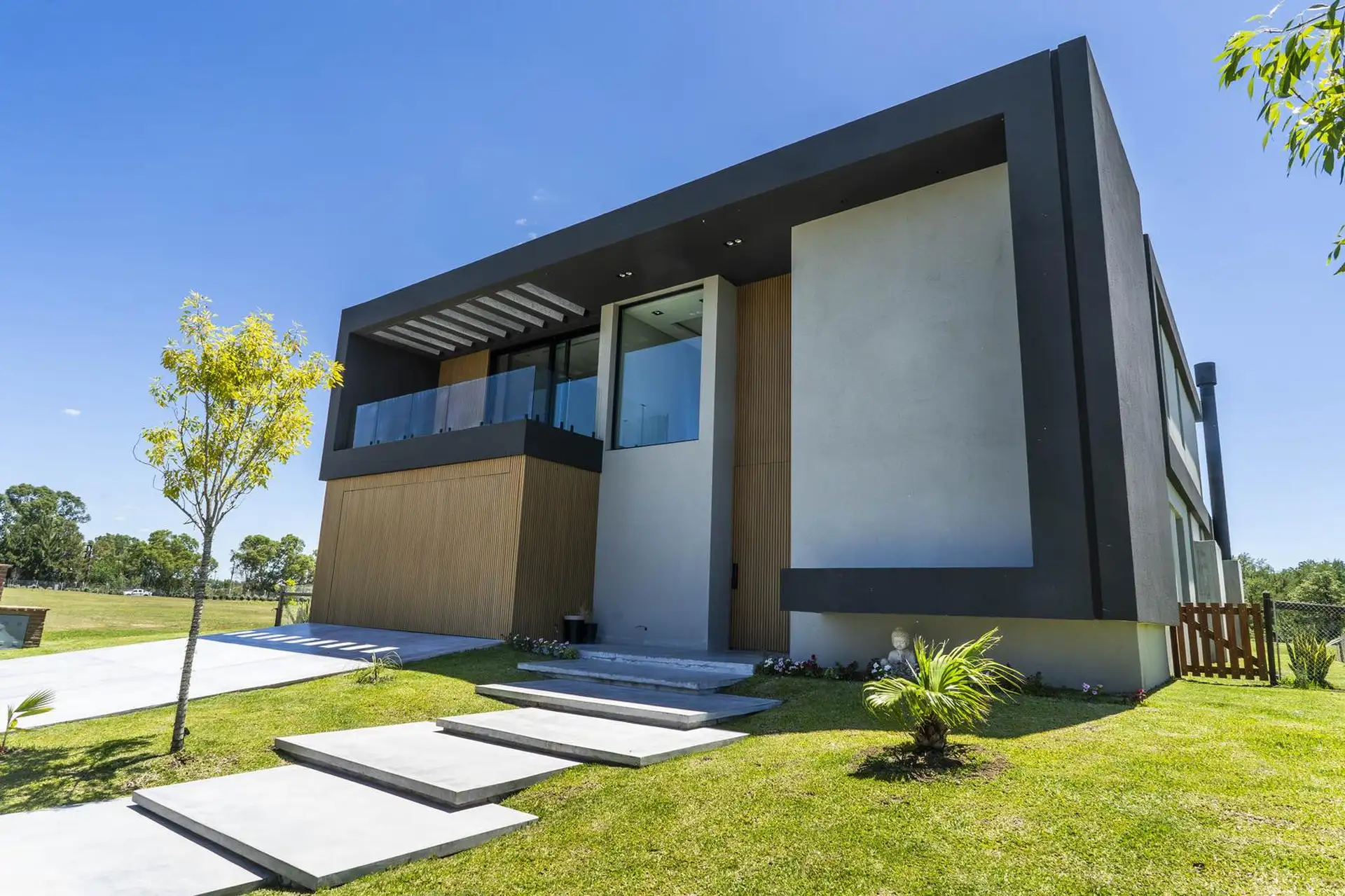New house in Nordelta Yacht district, Tigre