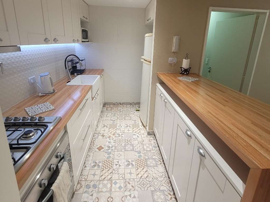 Apartamento de três ambientes com 2 dormitórios e pátio em Recoleta
