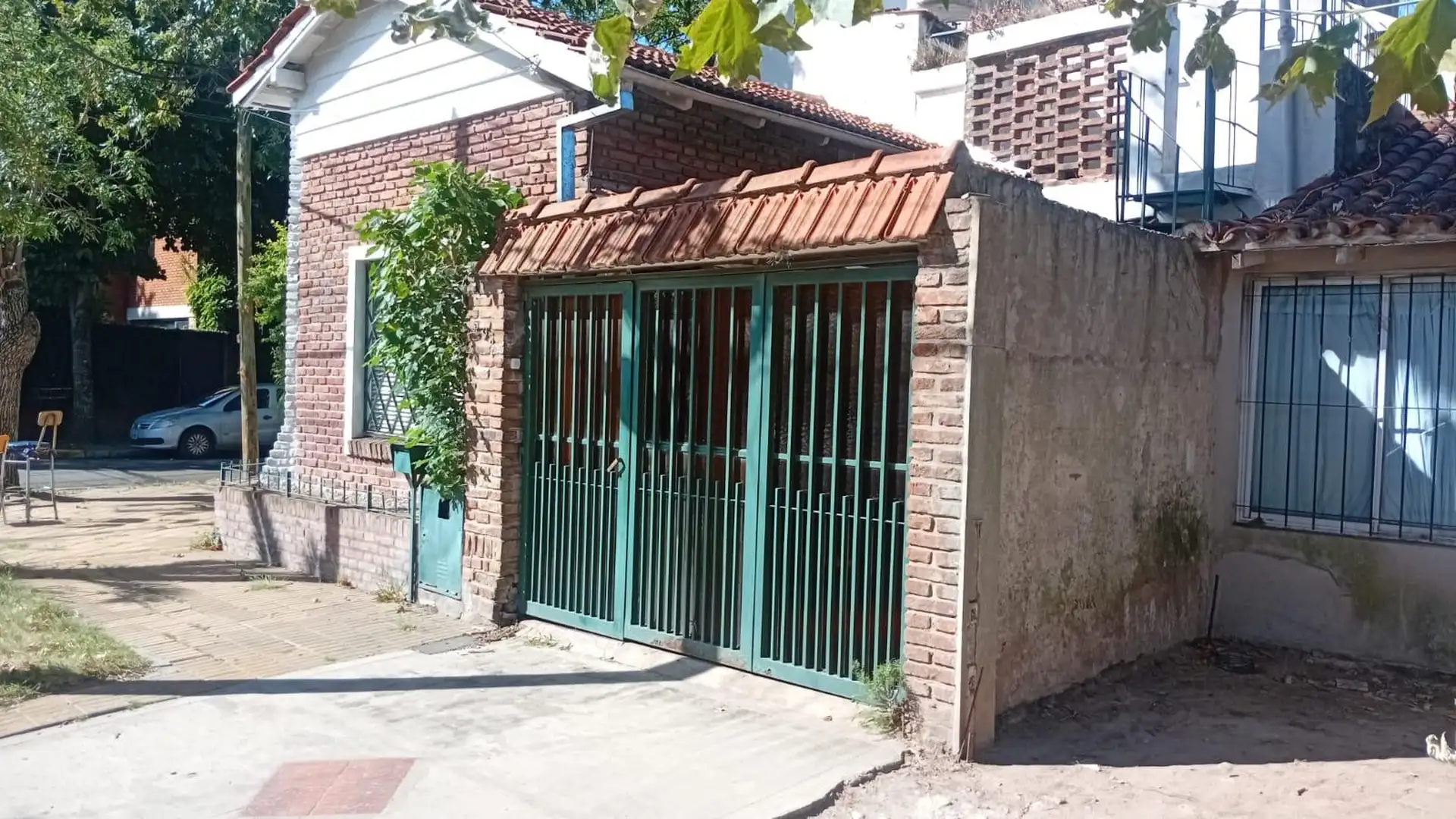 Corner house with 2 bedrooms in Olivos