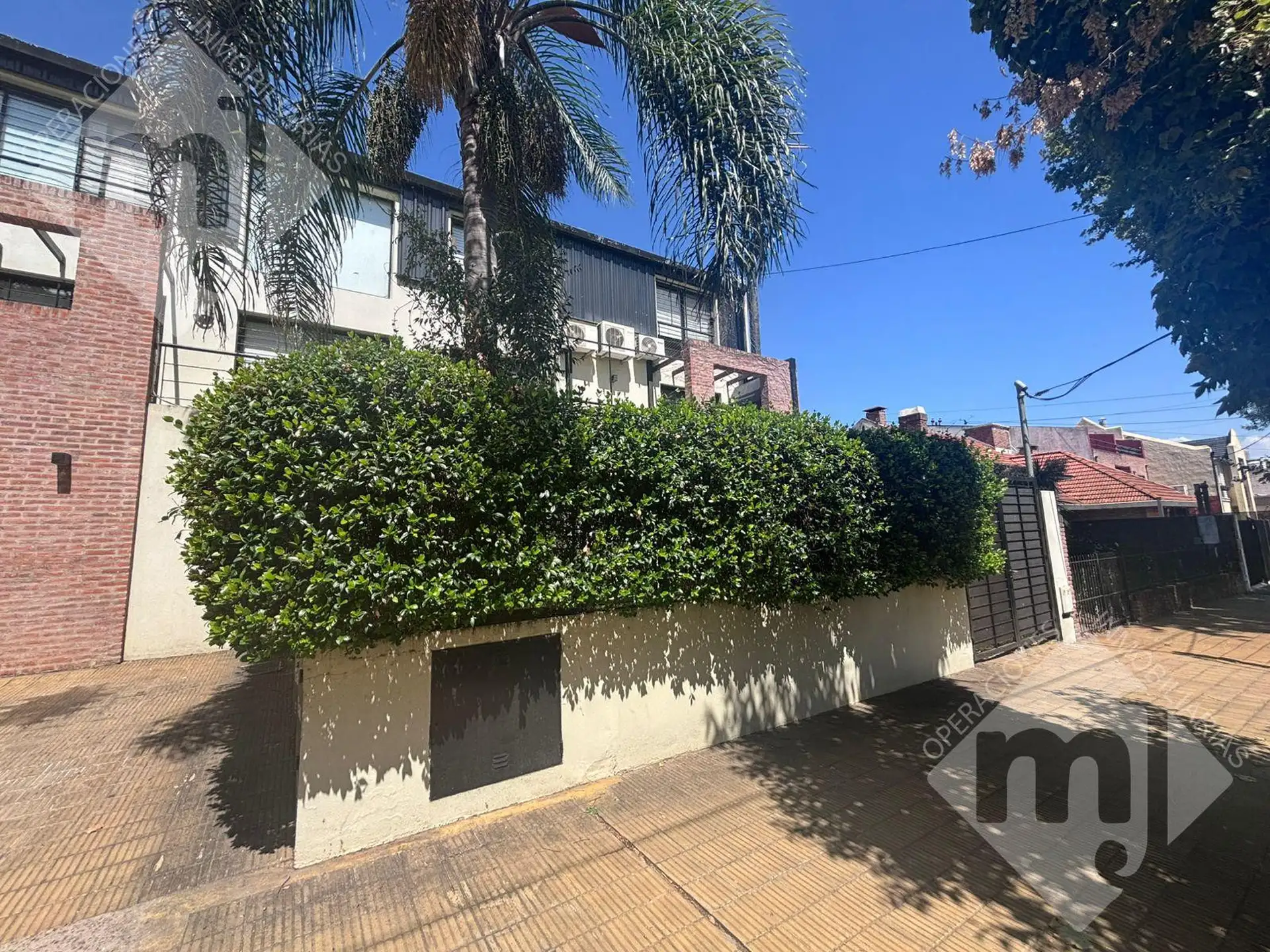 Ground-floor two-bedroom apartment with private garden in Punta Chica