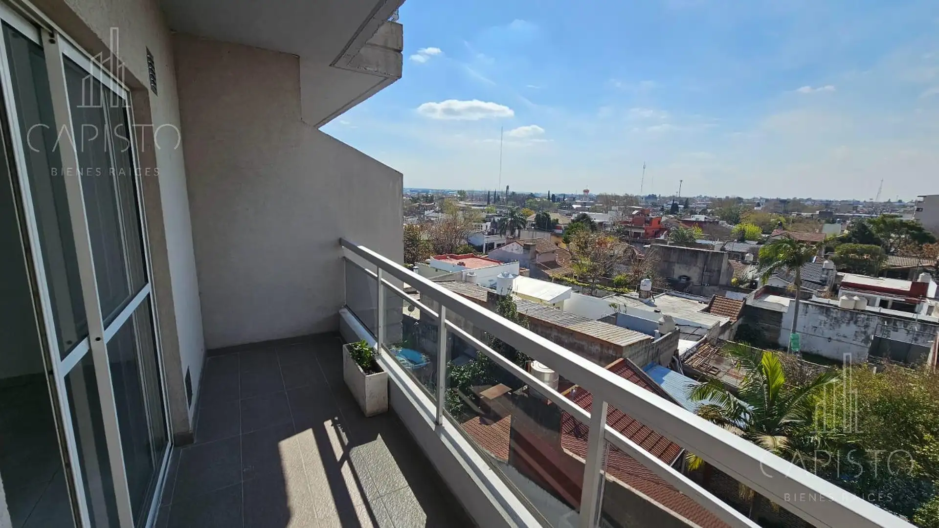Departamento de 2 ambientes con balcón en José León Suárez