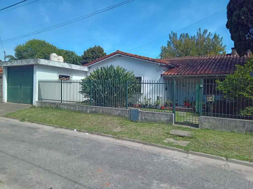 Chalé com 4 quartos e garagem