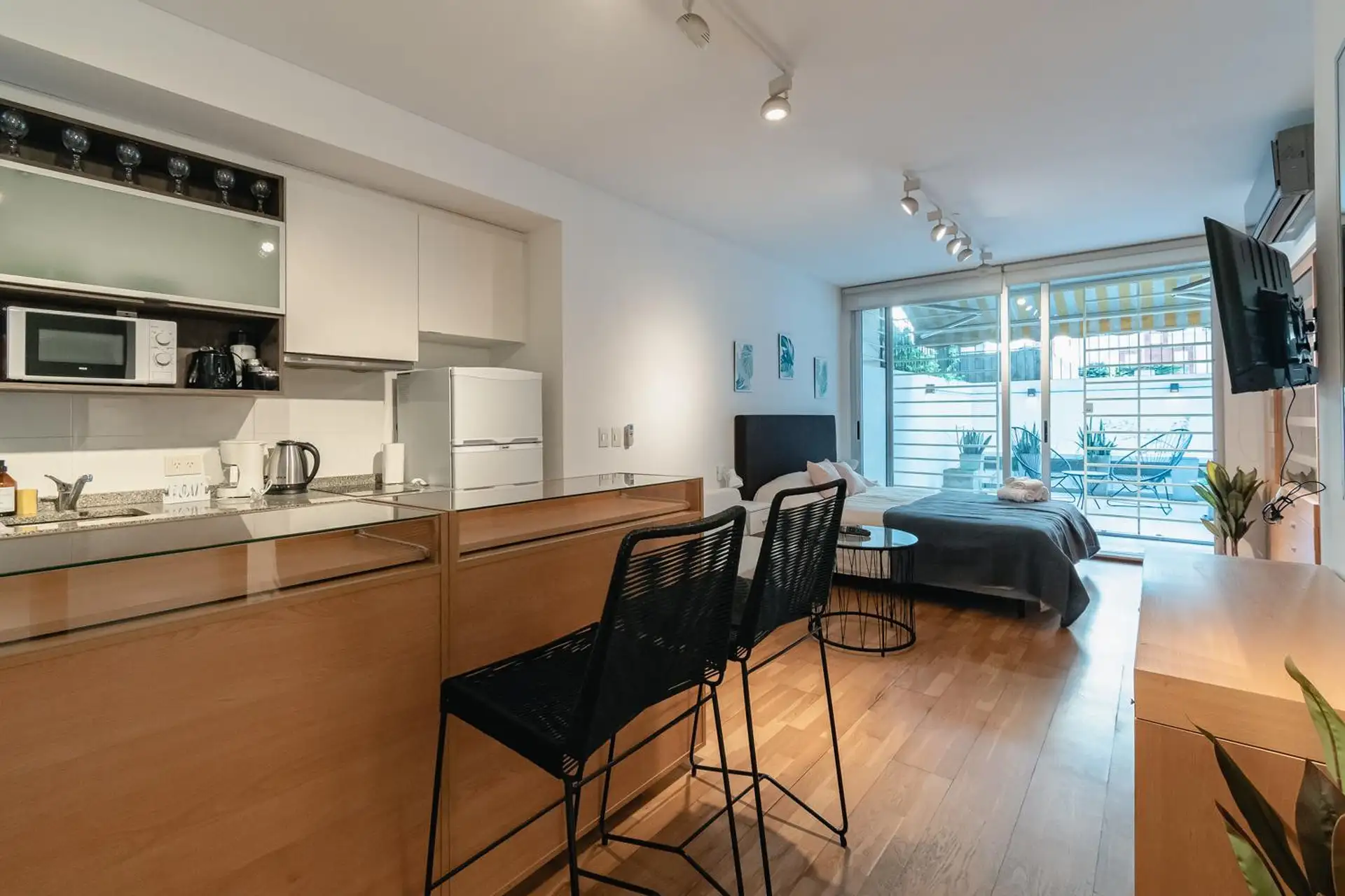 Monoambiente equipado en Belgrano con patio