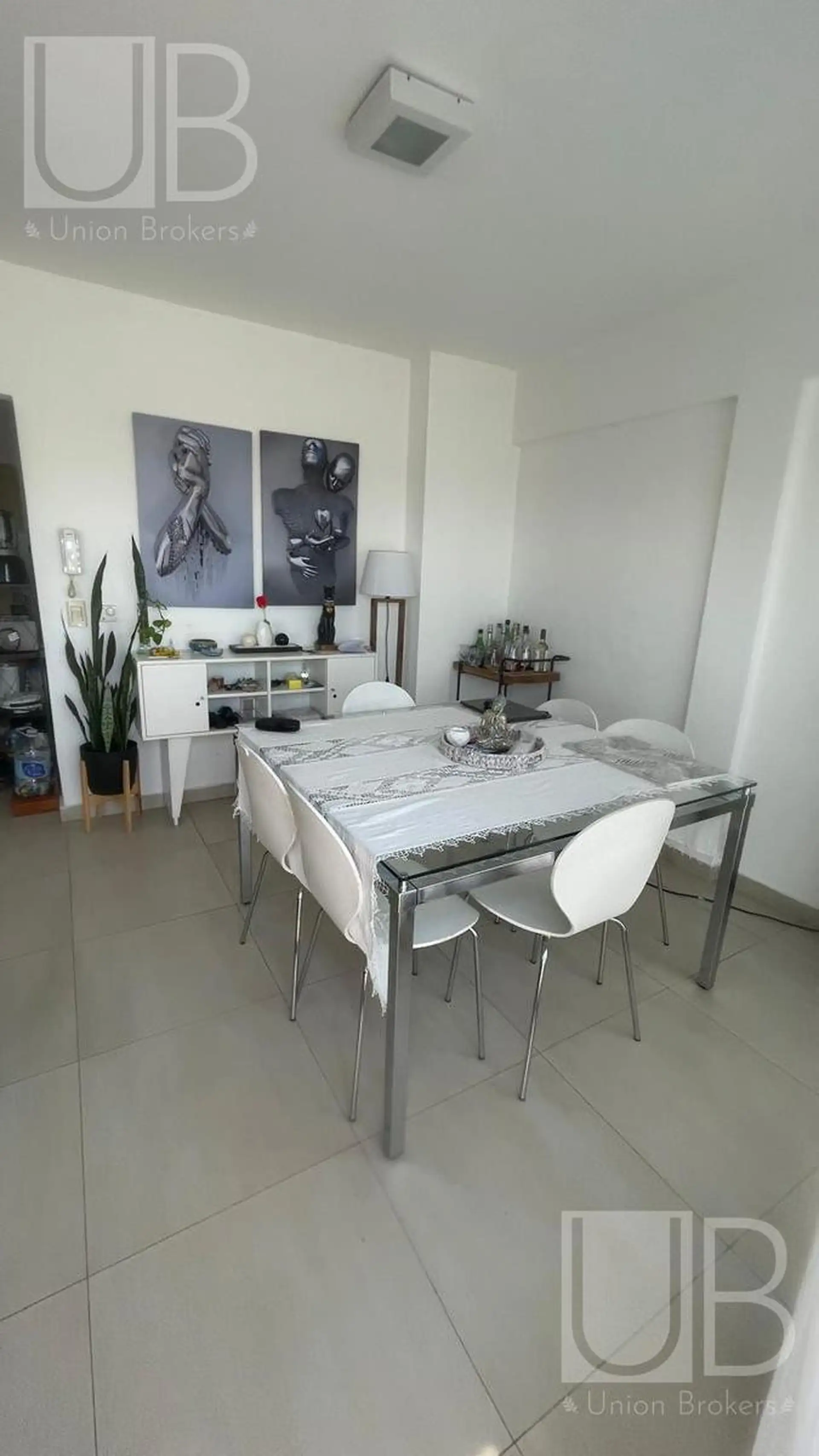 Apartamento de 2 ambientes no centro de Tigre com 1 quarto para aluguel