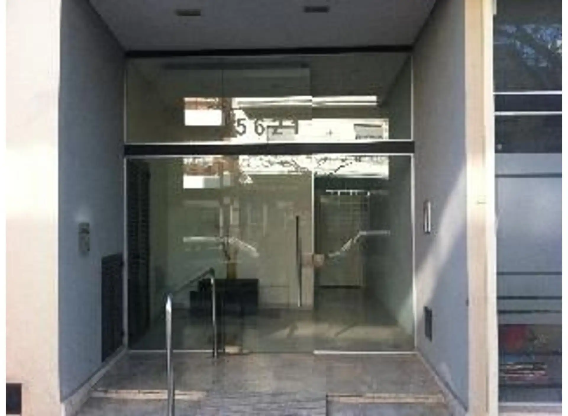 Apartamento de 2 ambientes semipiso de fundos em Monte Castro