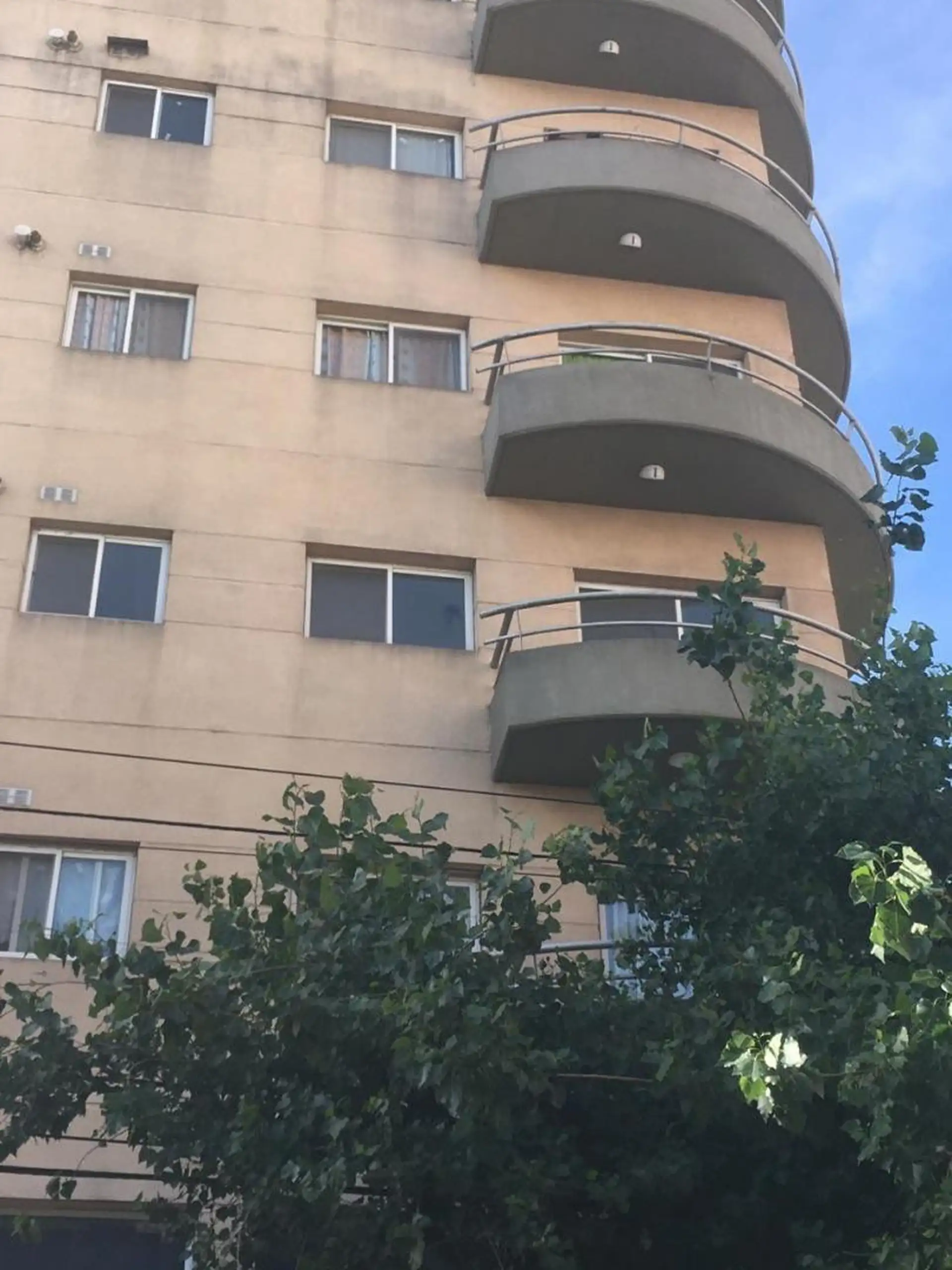 Departamento amoblado de 3 dormitorios en Zárate