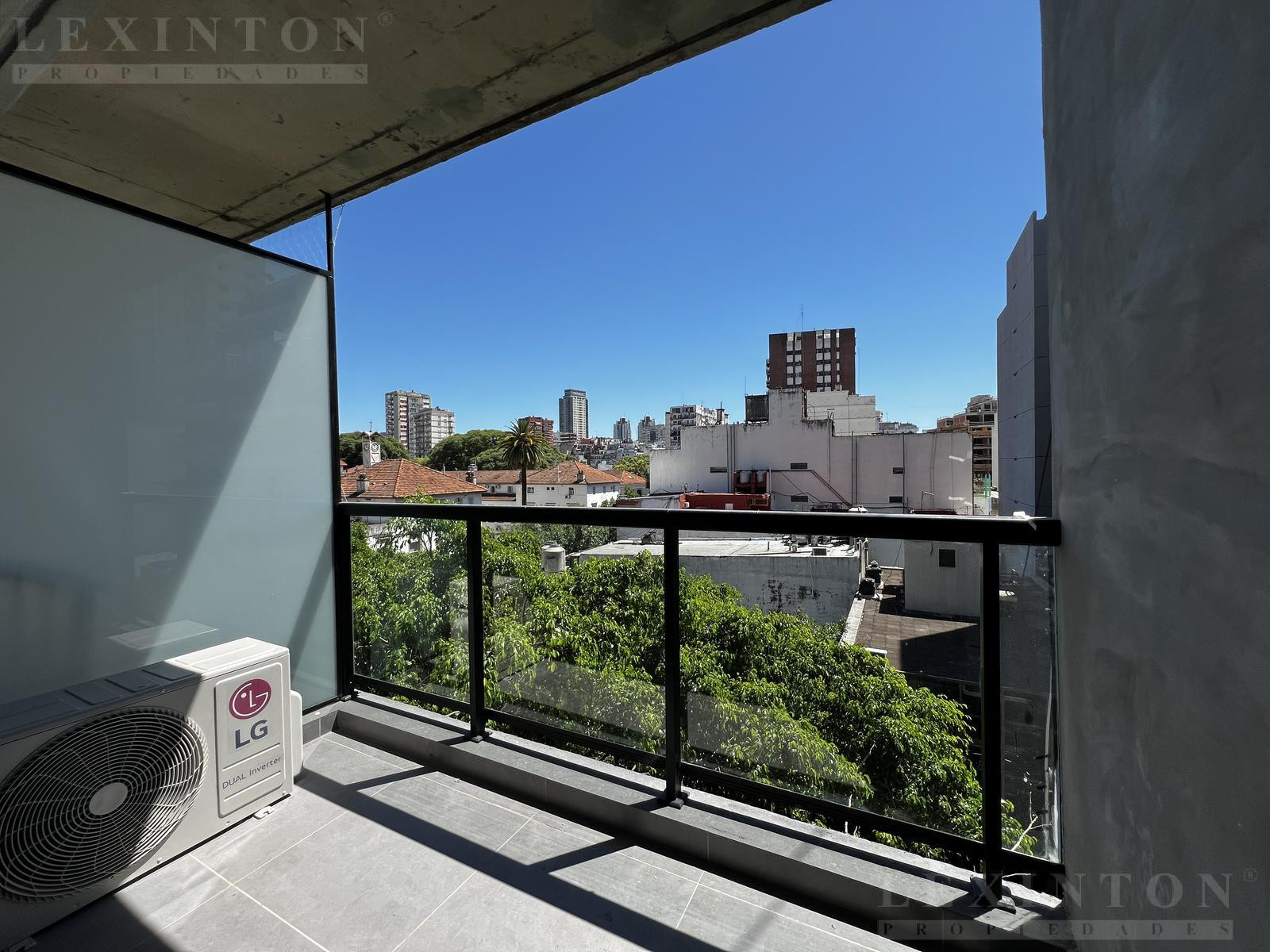 New studio apartment with balcony in Recoleta