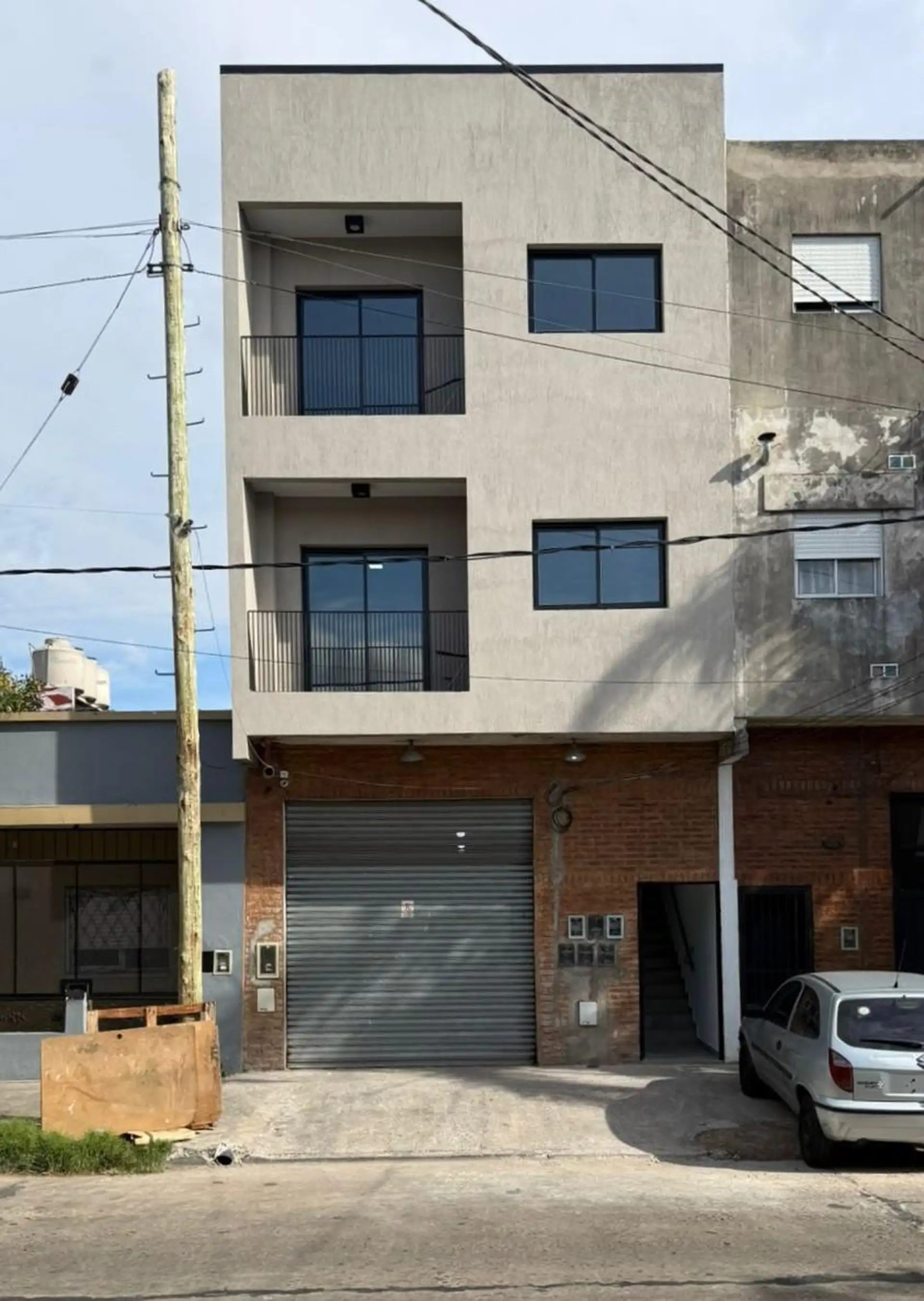 Departamento de 2 ambientes al frente con balcón en Villa Luzuriaga