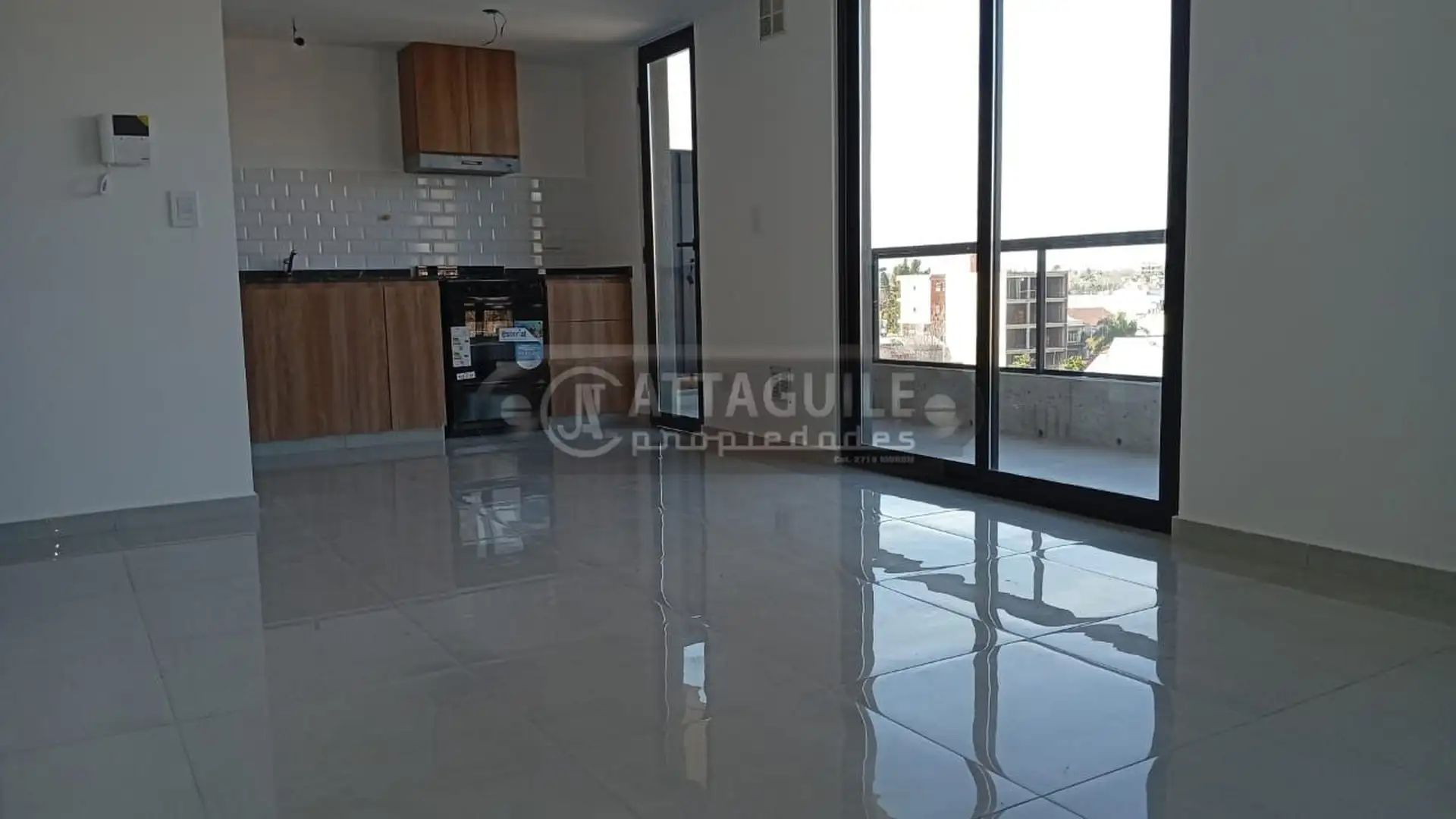 Apartamento de dois ambientes novo com varanda em Ituzaingó