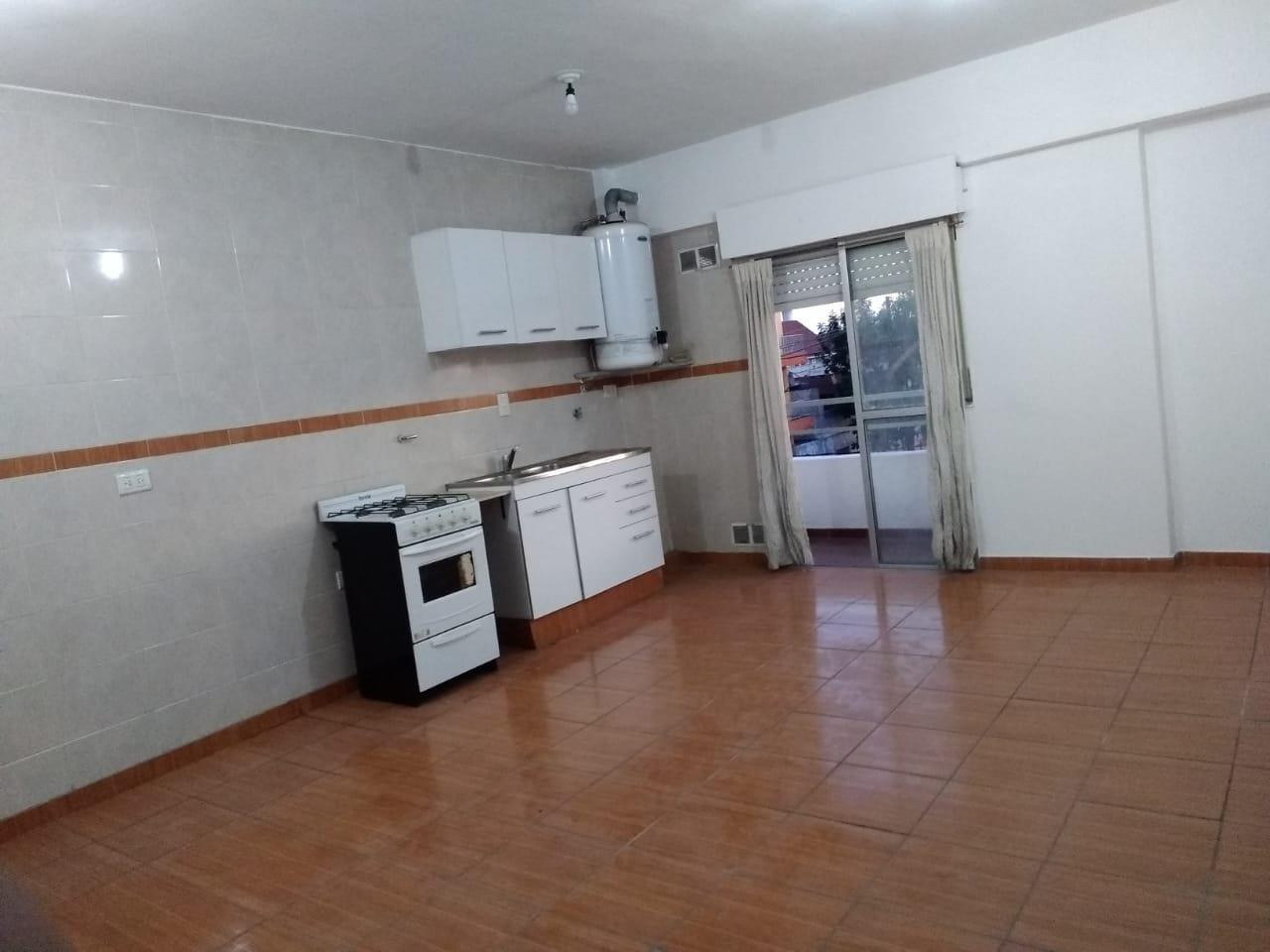 Two-bedroom apartment facing the street in La Matanza