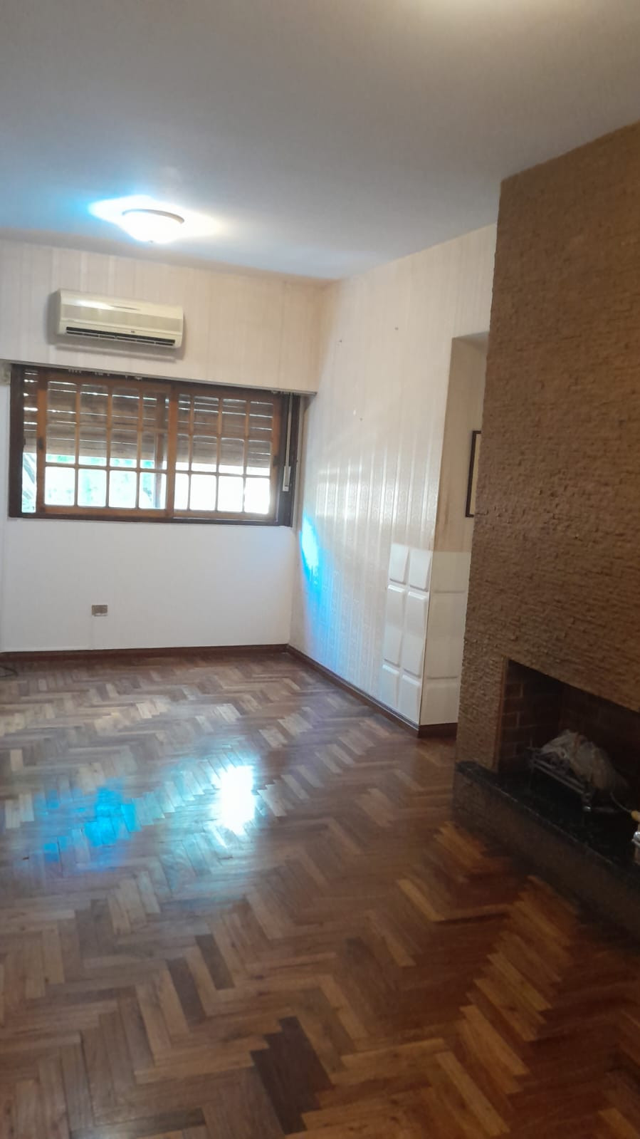 Departamento de 4 ambientes con dependencia en Monte Castro