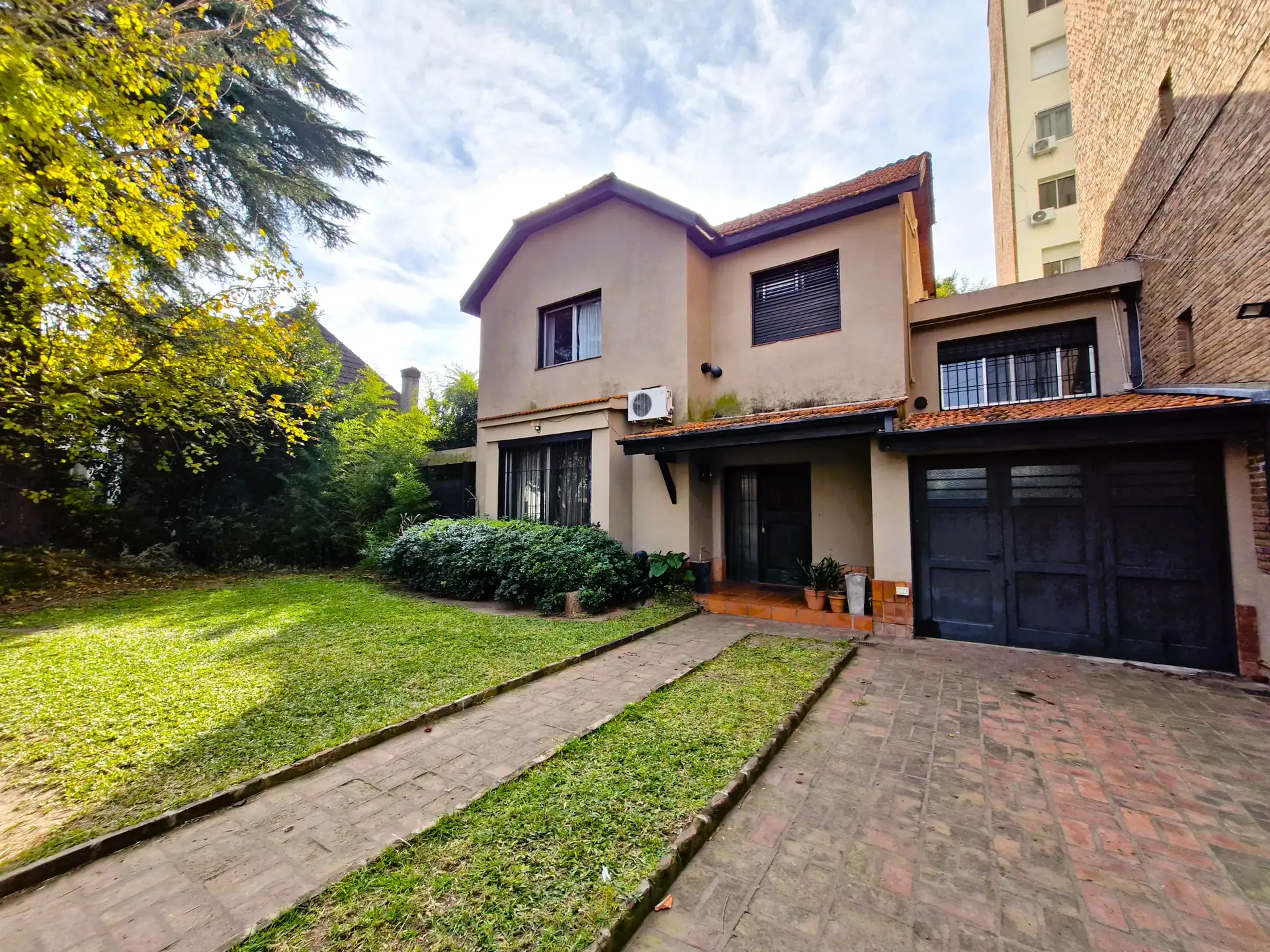 Four-bedroom house in Vicente López (Olivos/Maipú)