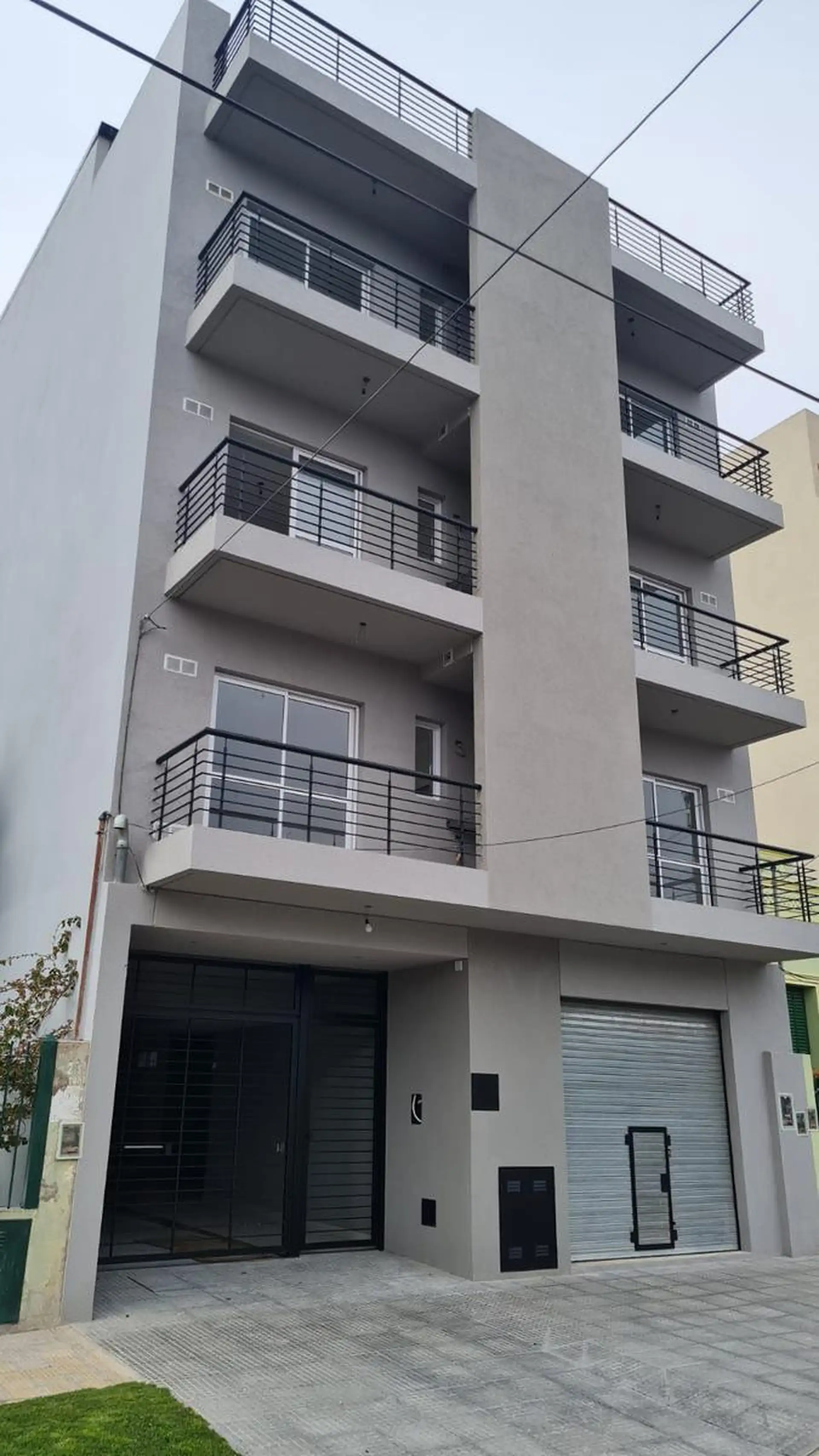 Departamento de 3 ambientes con patio terraza en Chilavert