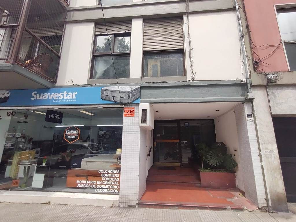 Apartamento de 3 ambientes de frente com varanda em Balvanera