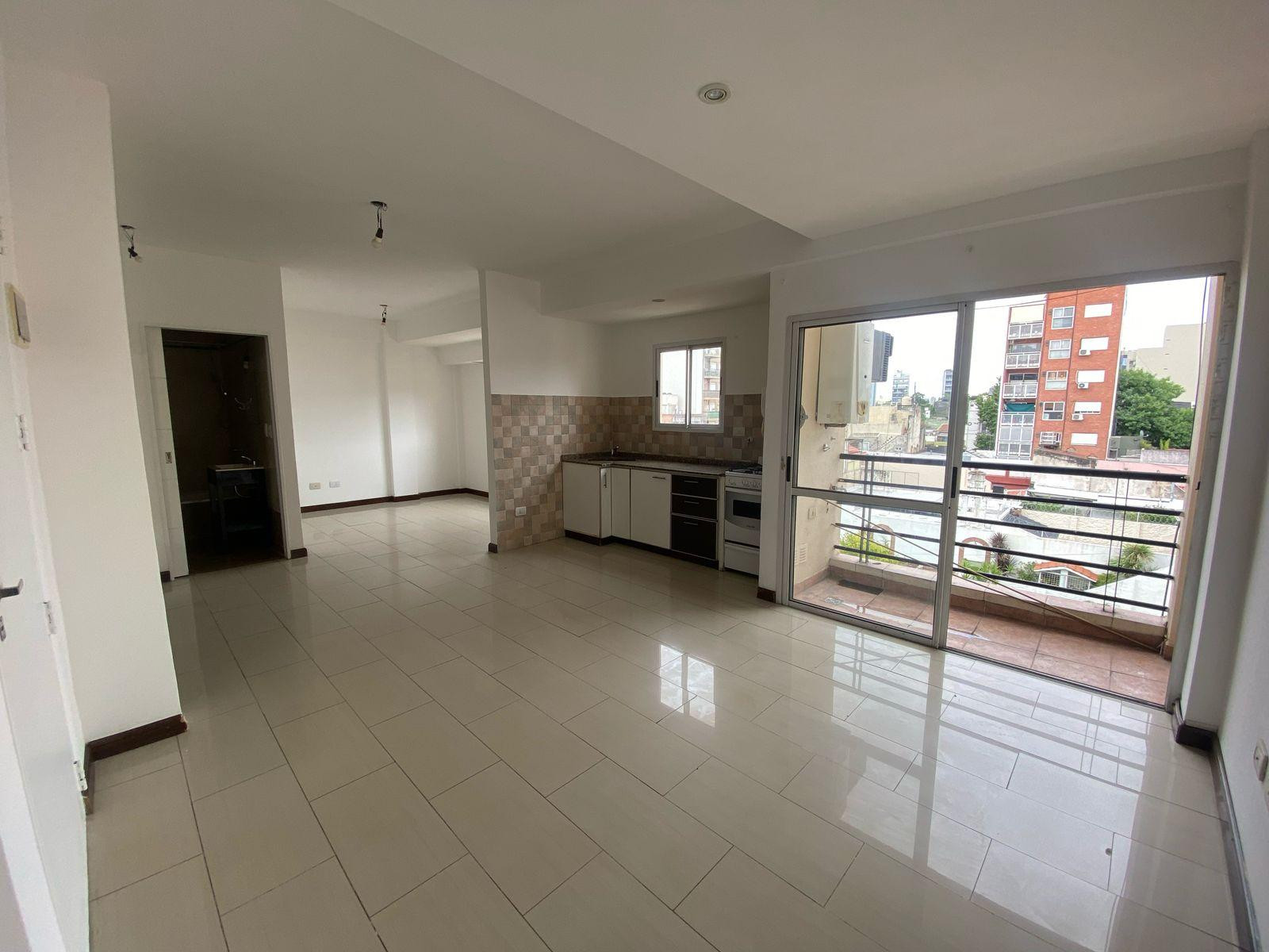 Kitnet de um ambiente com varanda em Monte Castro