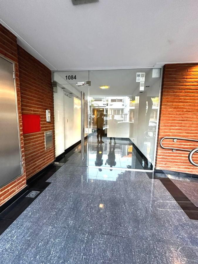 Apartamento de dois ambientes com 1 dormitório em Flores