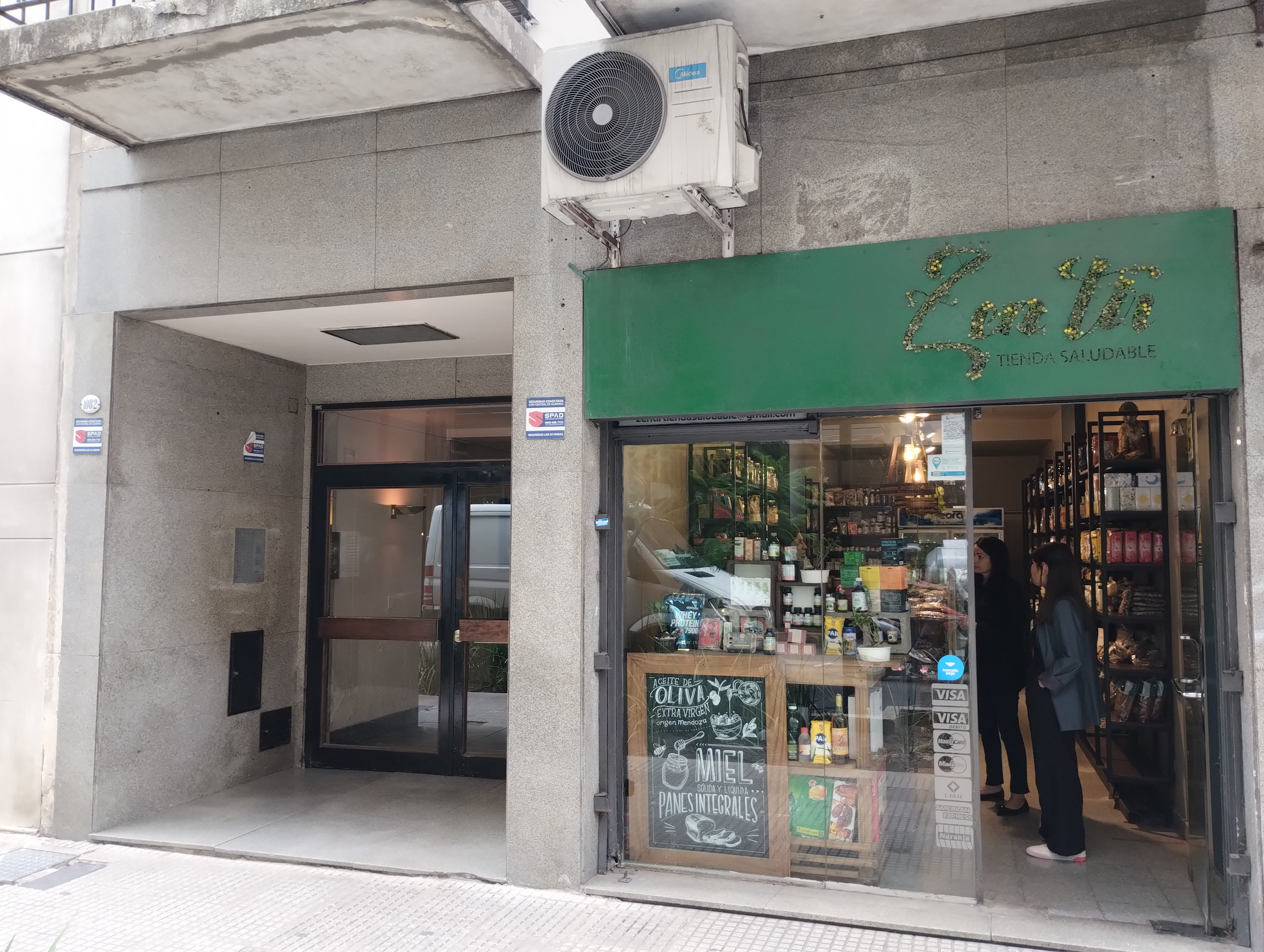 Apartamento de dois quartos em Retiro