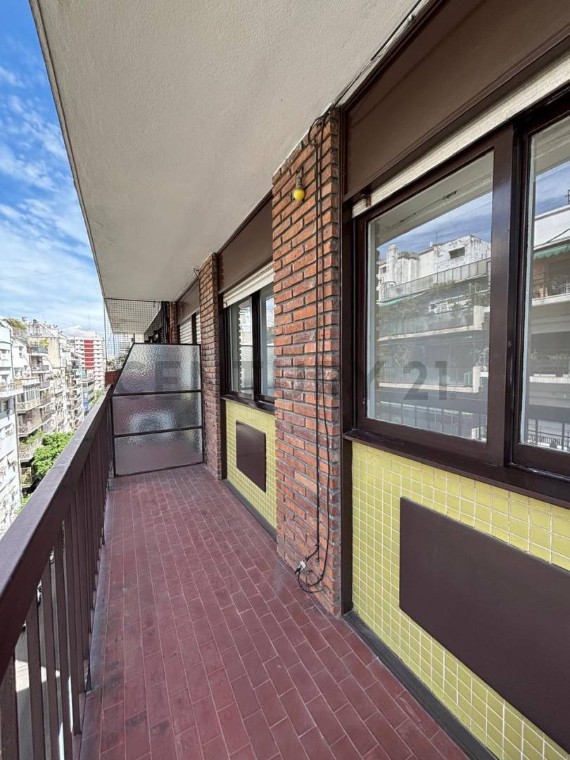 Apartamento de 2 dormitórios em Recoleta, 8º andar de frente