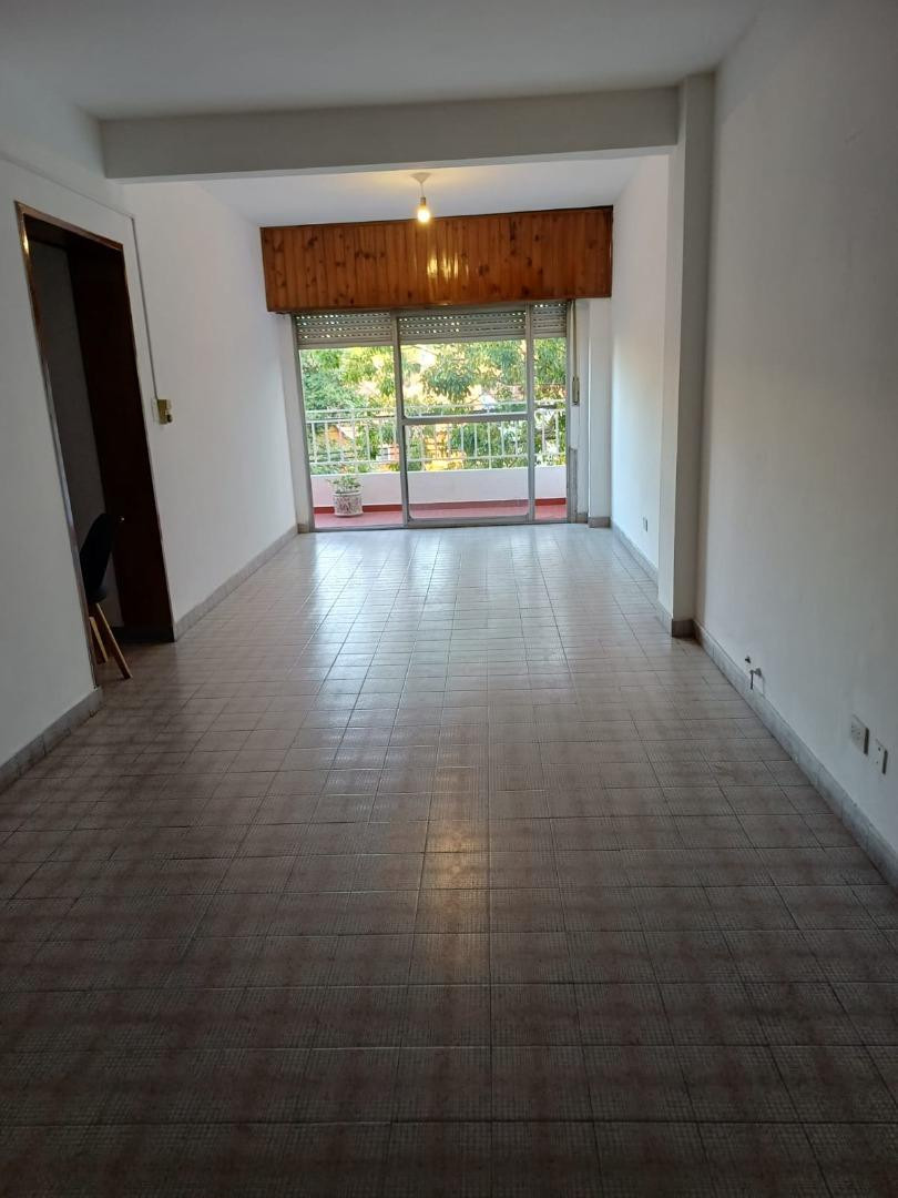 Three-room apartment with 2 bedrooms in Parque Avellaneda
