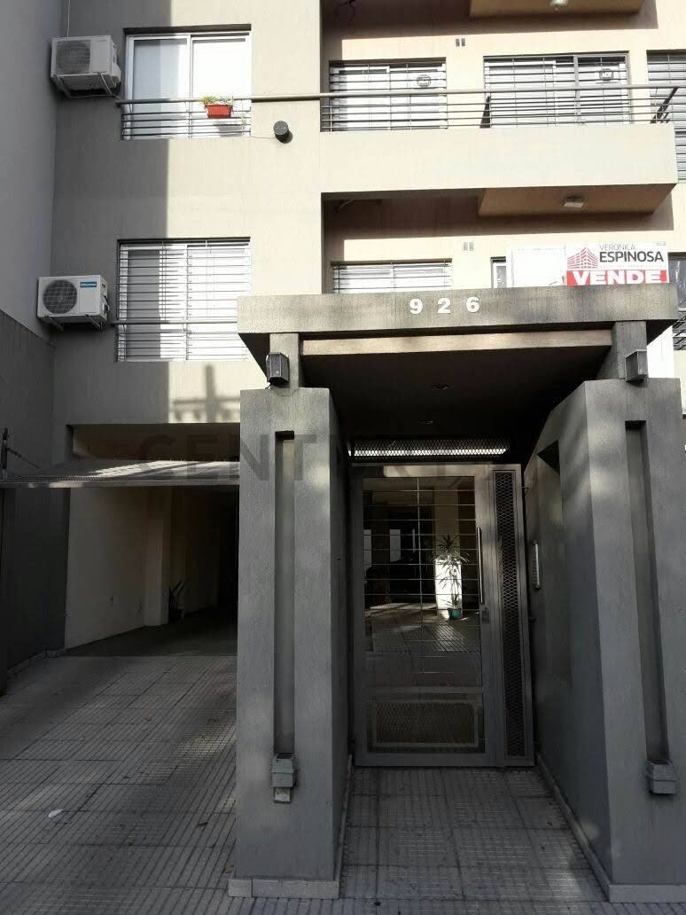 Apartamento de dois ambientes com 1 quarto e vaga de garagem fixa em Morón