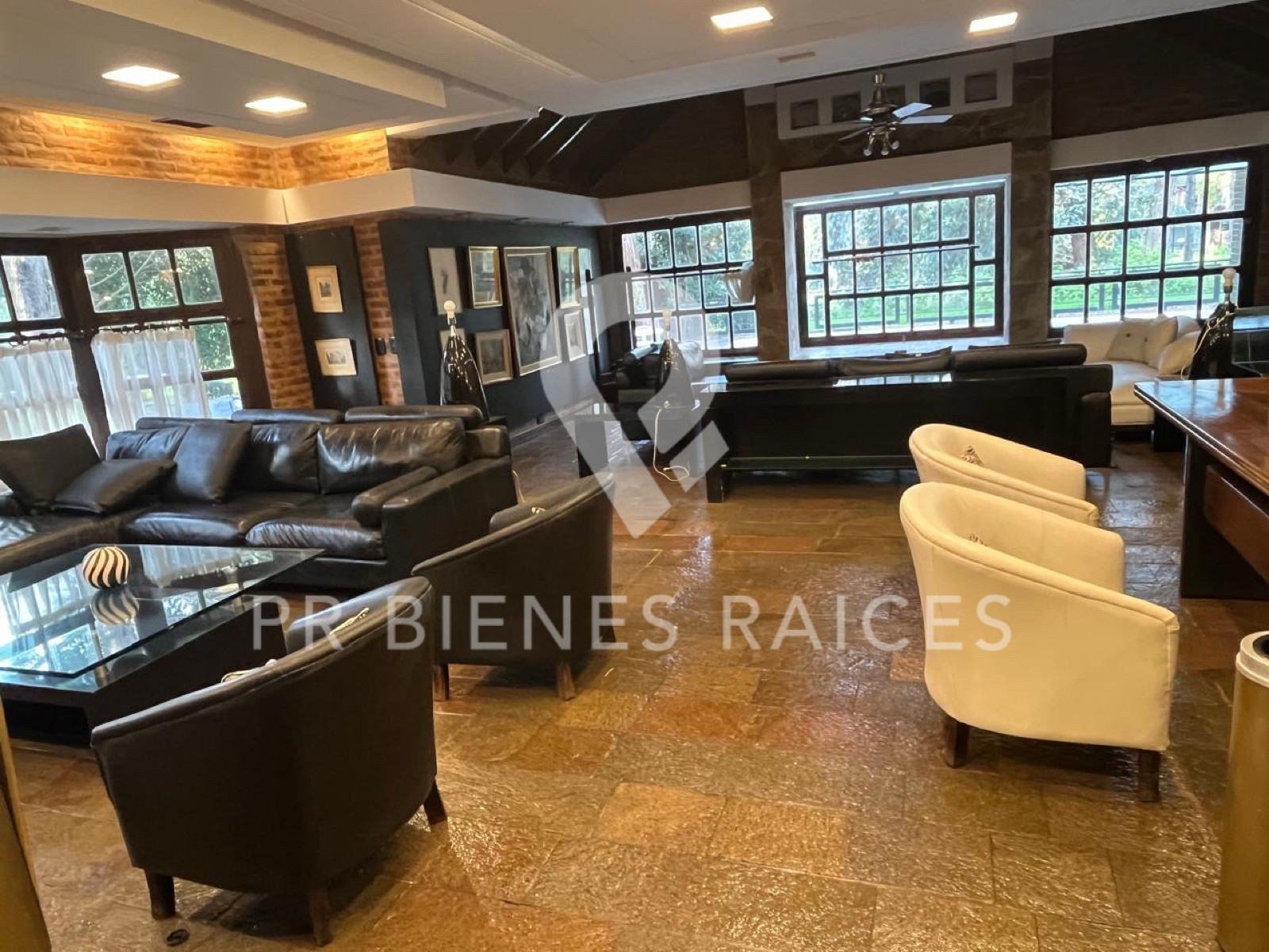 Five-bedroom house in Saint Thomas Norte