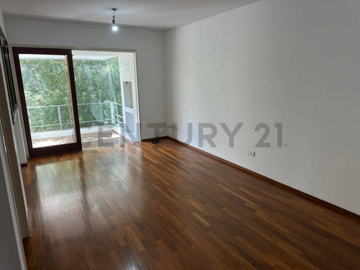 Departamento de 1 dormitorio al frente con balcón en La Plata