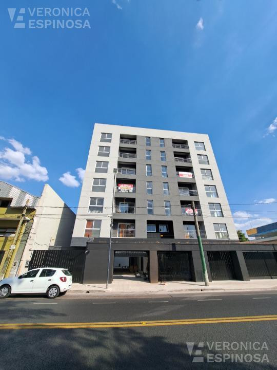 Apartamento de dois ambientes com vaga de garagem em Ituzaingó