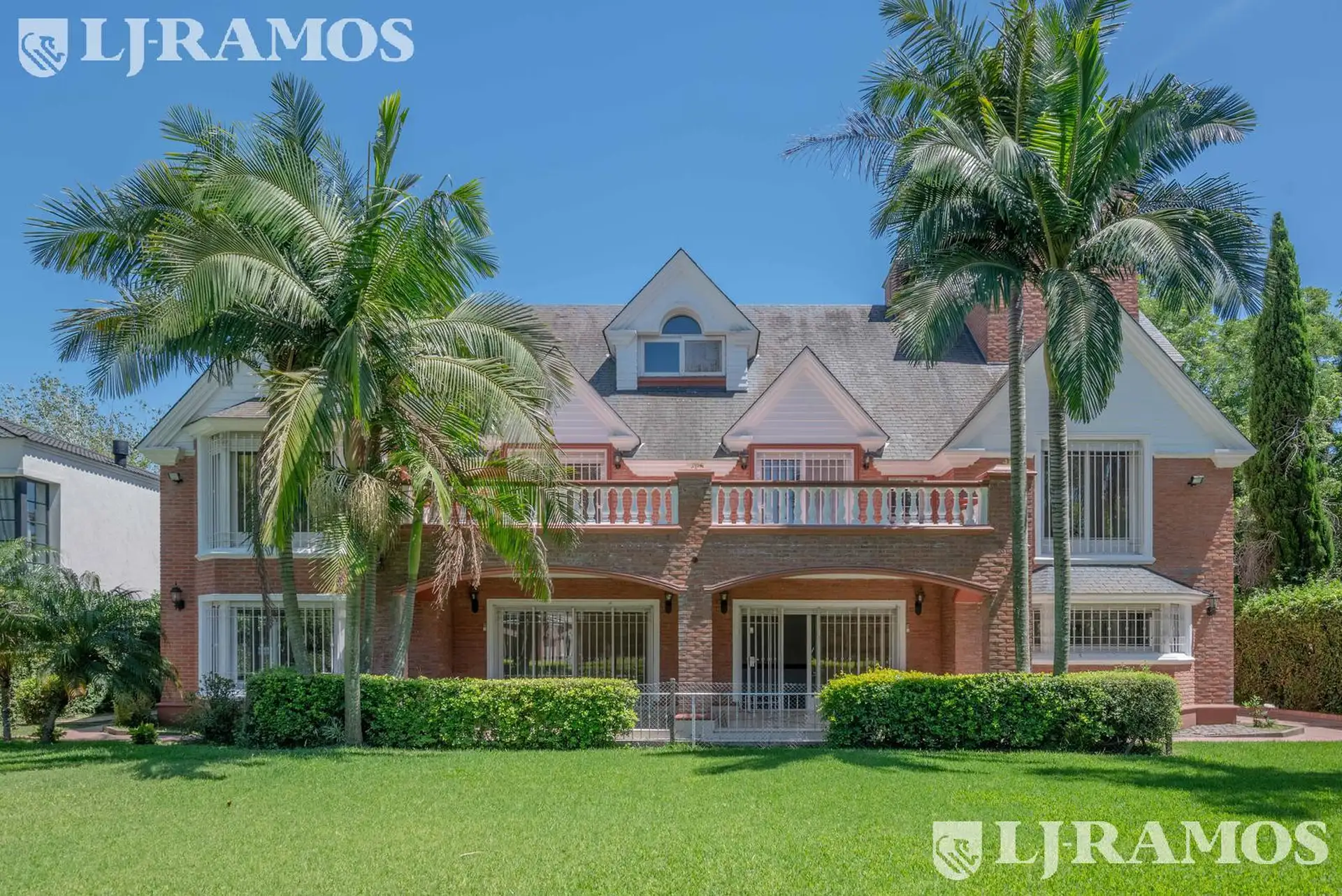 Casa de 5 dormitórios em Beccar