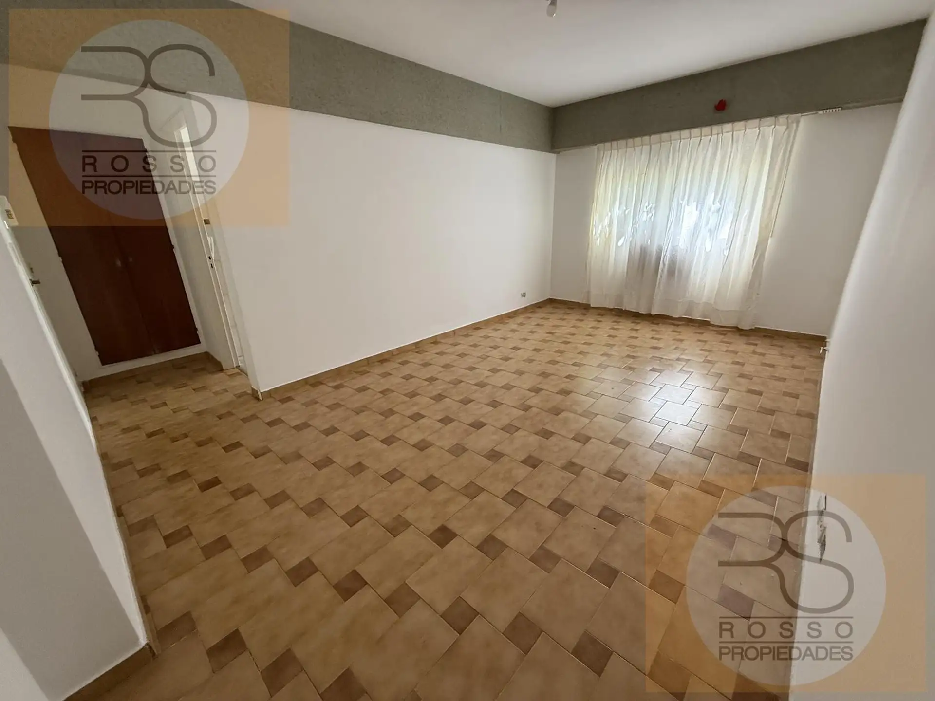 Departamento de 3 ambientes con balcón en Ramos Mejía