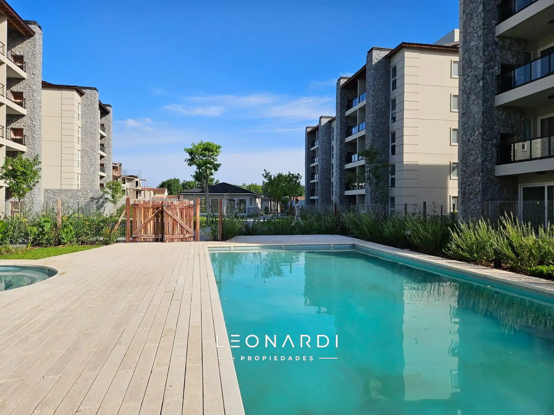 Apartamento com 2 quartos e vaga de garagem coberta em Belen de Escobar