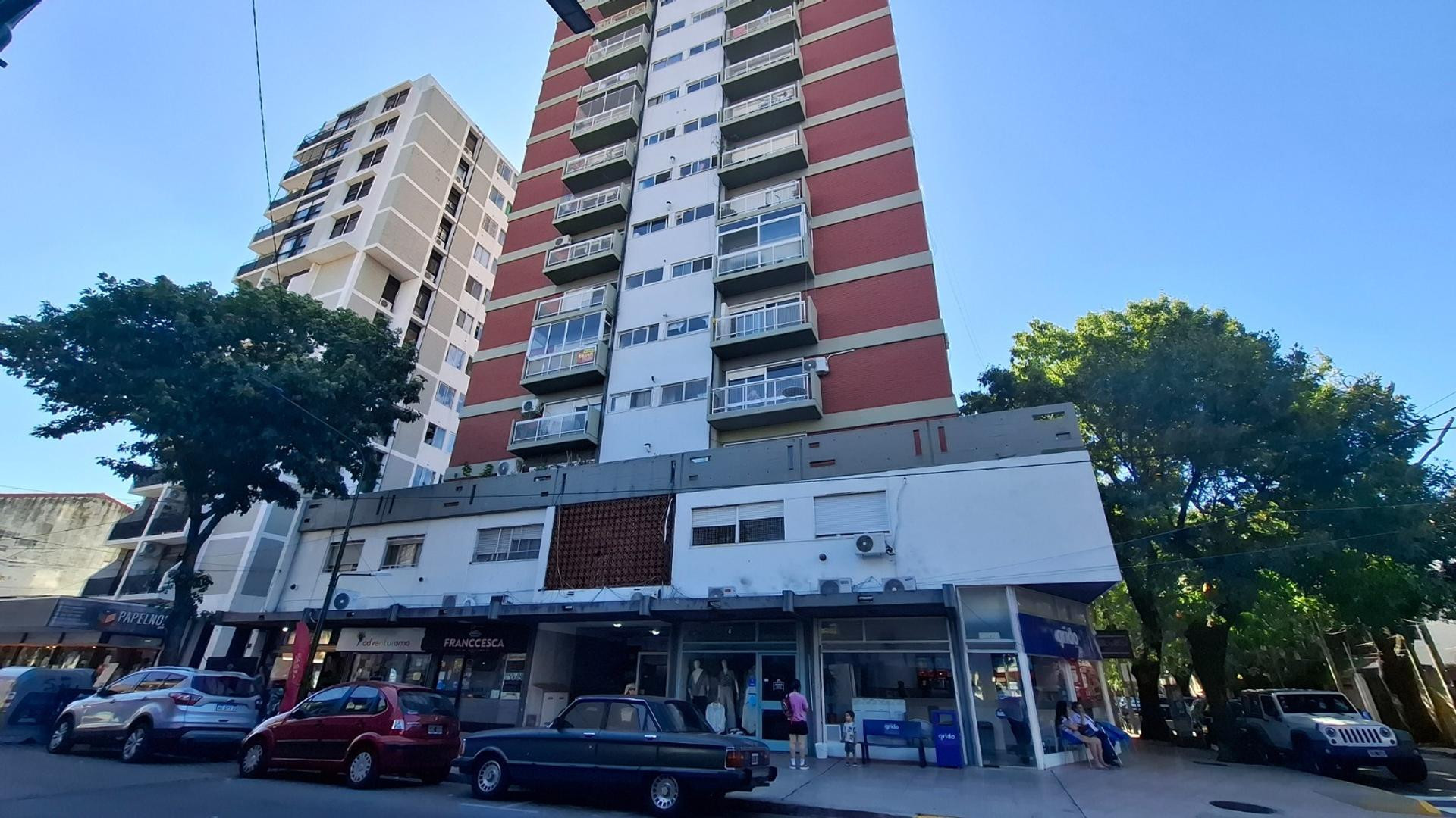 Departamento de 3 ambientes al frente en Martínez