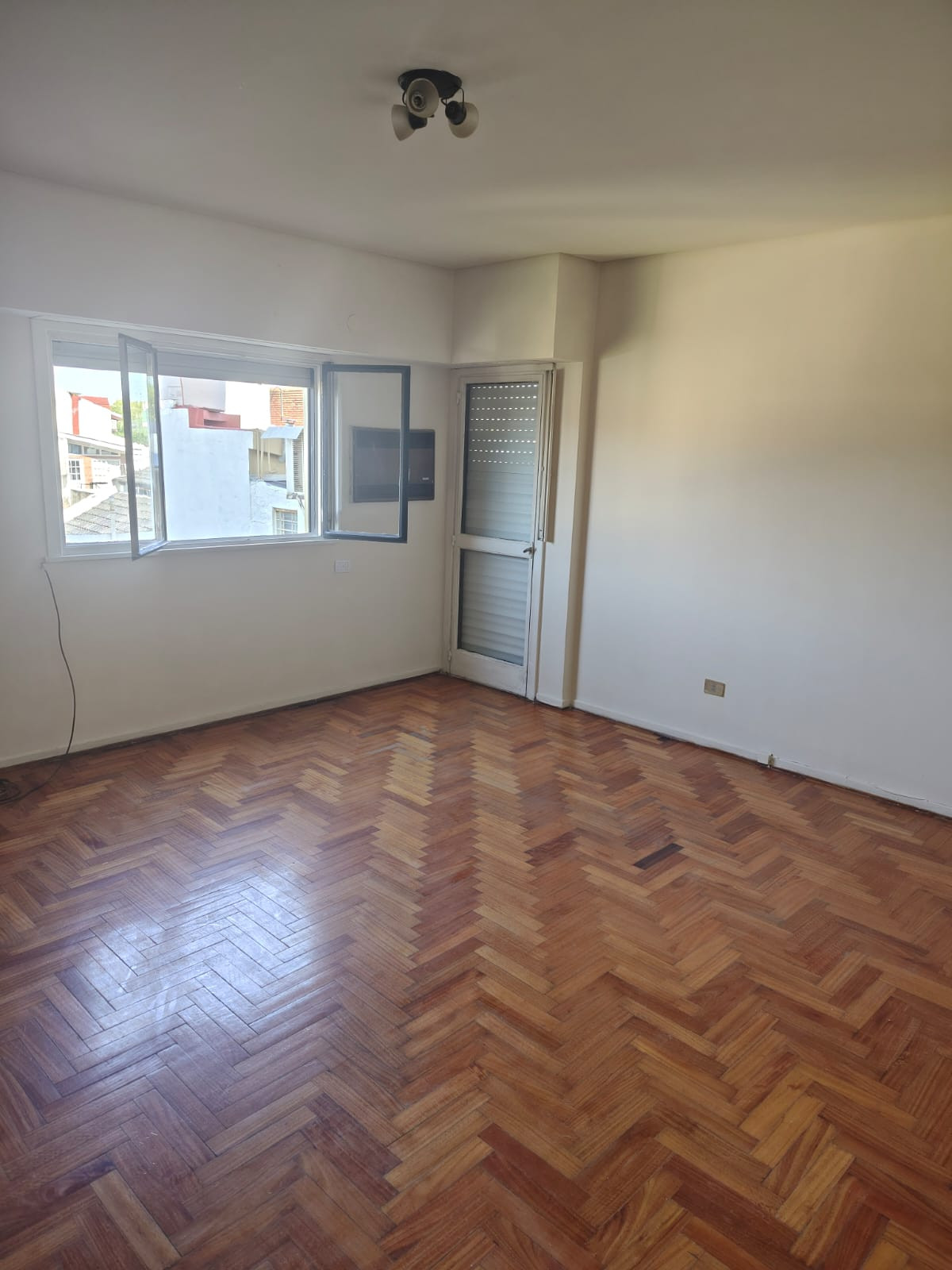Departamento de 3 dormitorios con balcón en Floresta Norte