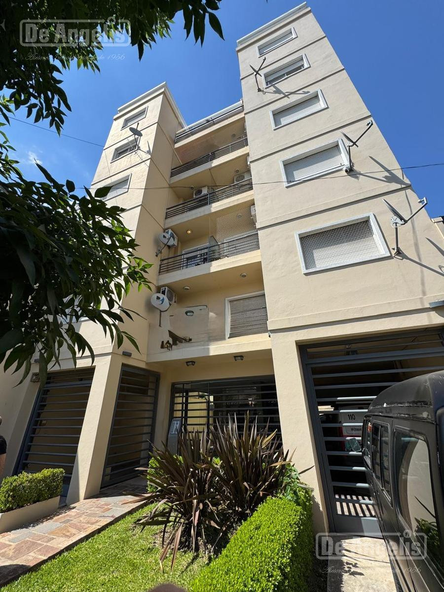 Apartamento de 2 ambientes com 1 quarto para alugar em Morón