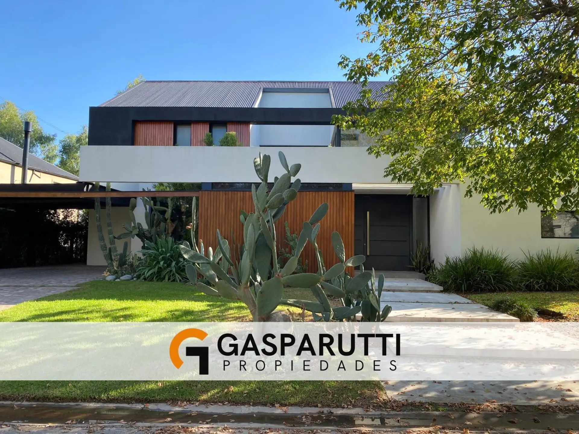 Casa de 4 dormitórios em Septiembre (Escobar)