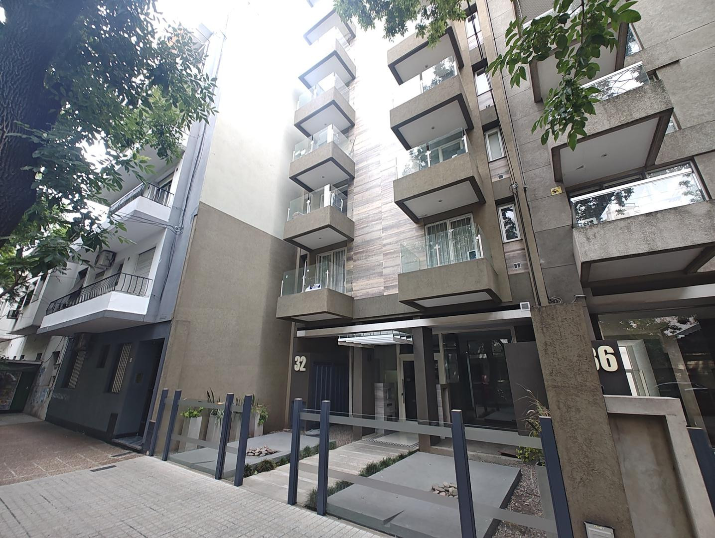 Monoambiente al frente con balcón en Villa Luro