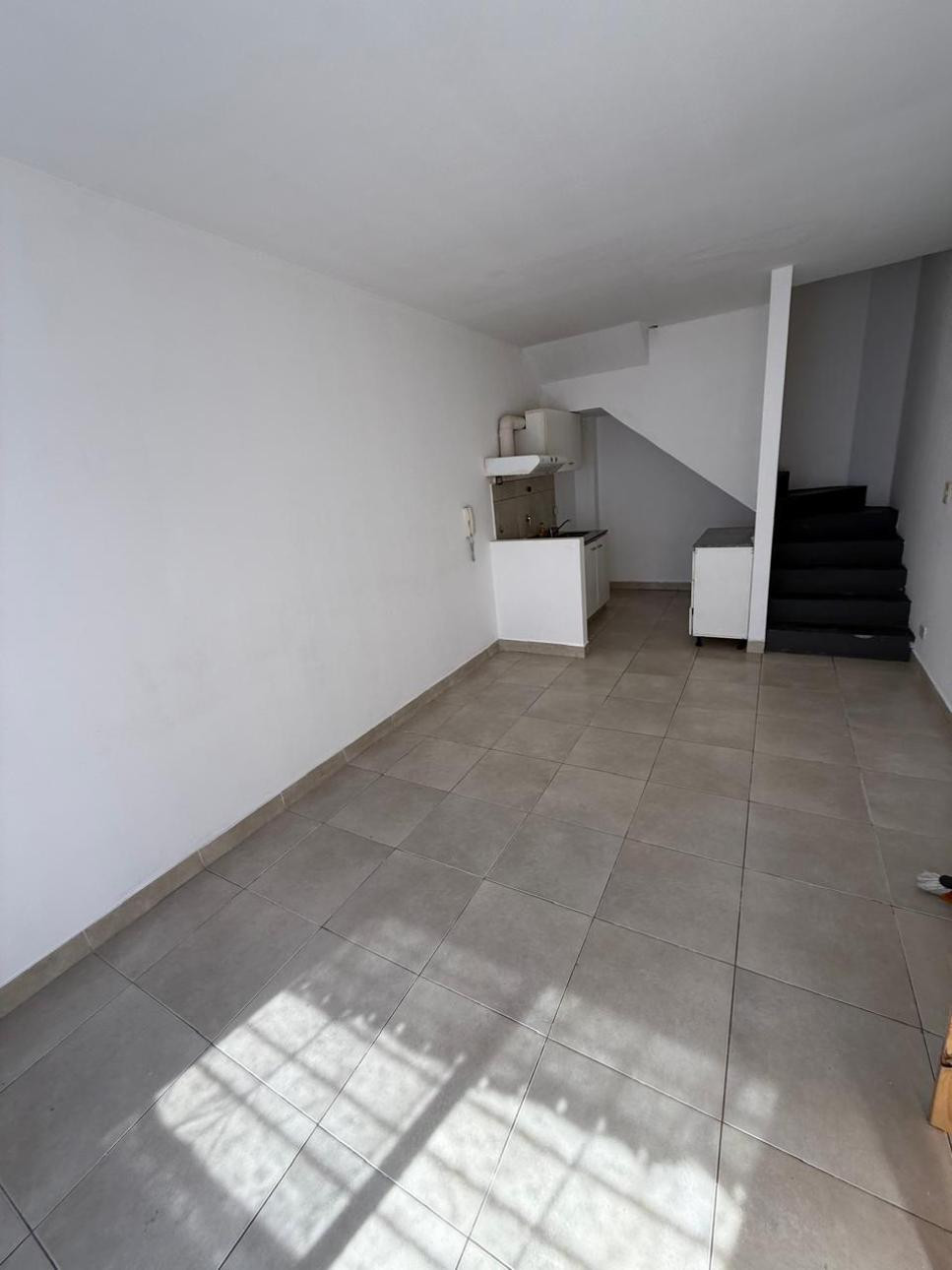 Departamento dúplex de 2 ambientes con balcón en General San Martín