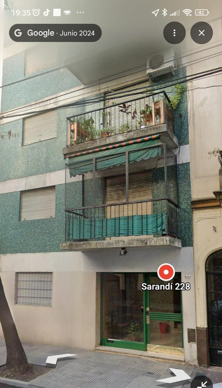 Apartamento de 2 quartos de frente para a rua com varanda em Balvanera
