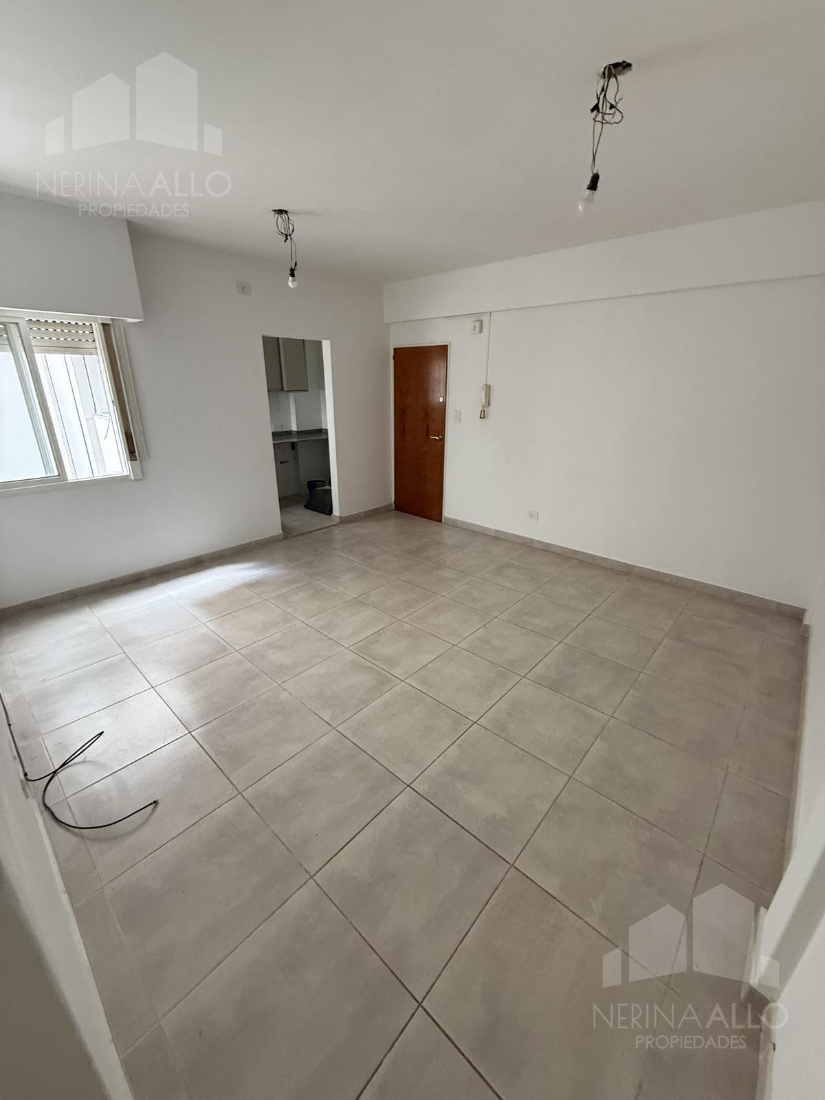 Departamento de 3 ambientes reciclado a nuevo en Castelar Norte