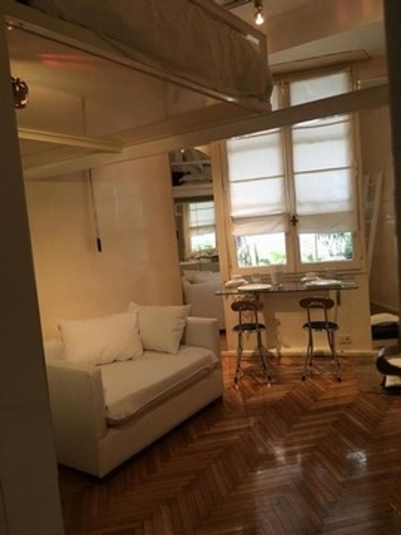 Kitnet mobiliada em Recoleta, em frente à Plaza Francia