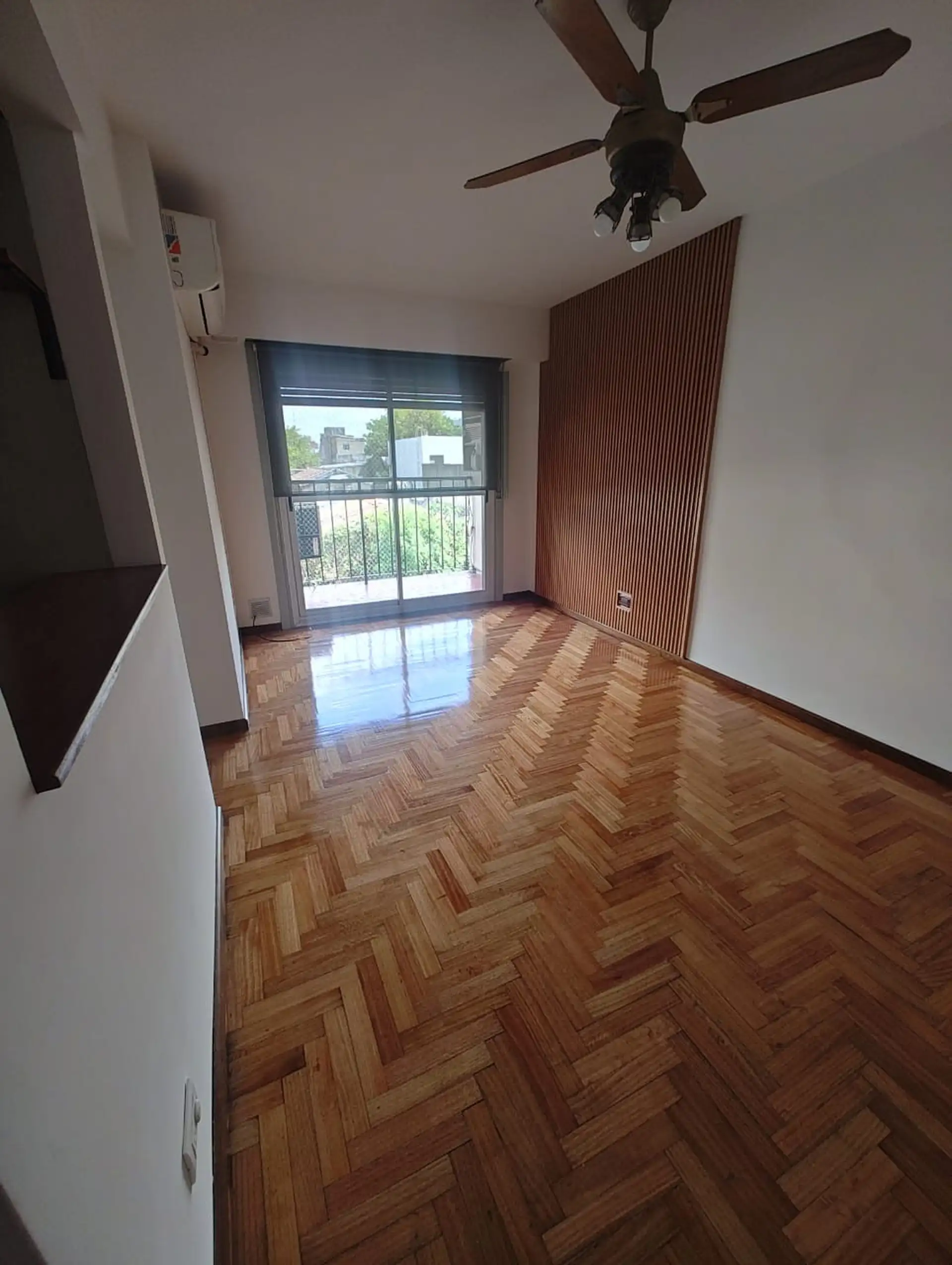 Departamento de 3 ambientes con balcón aterrazado en Flores