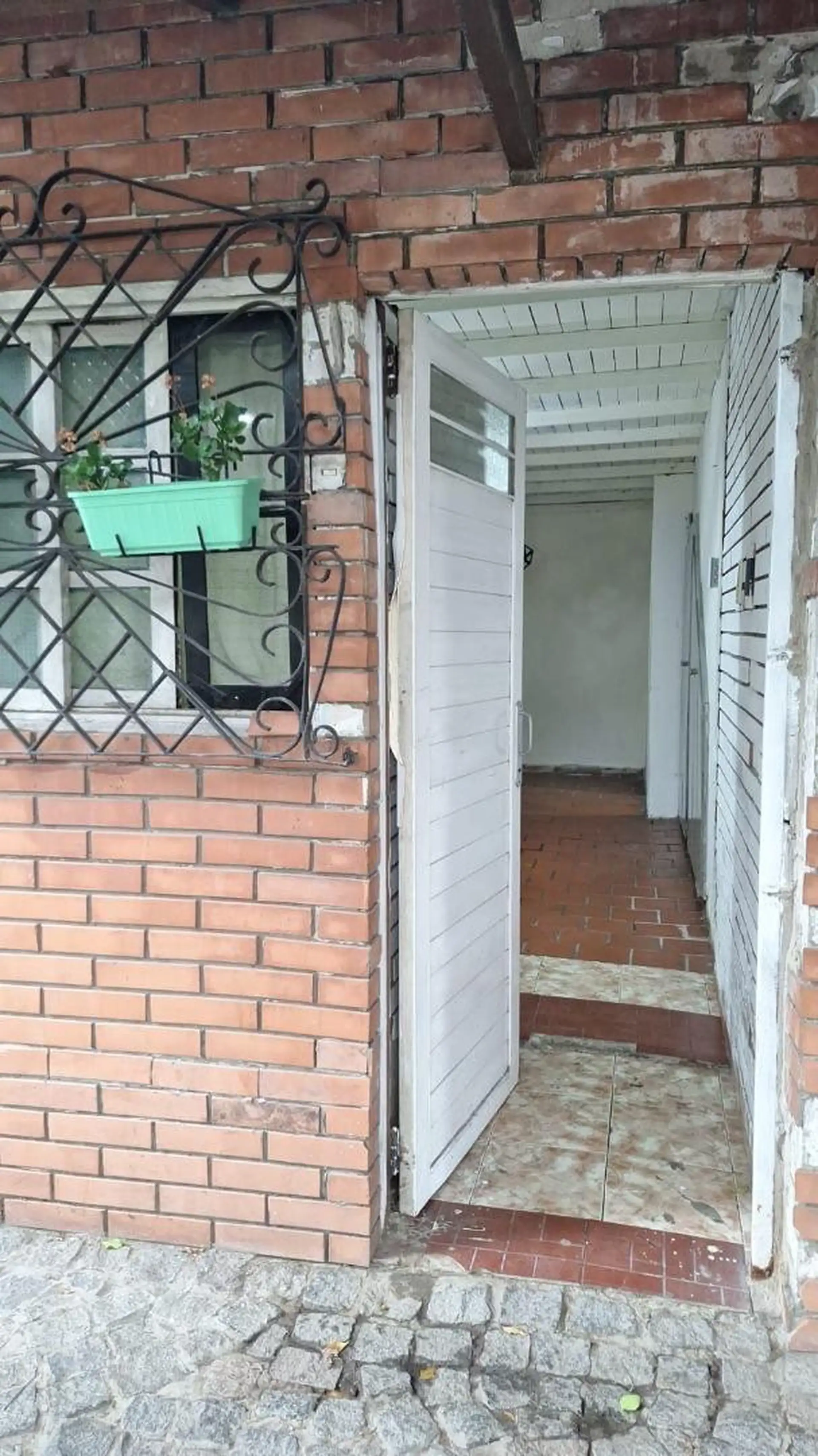 Departamento monoambiente en planta baja al frente en Villa Luzuriaga