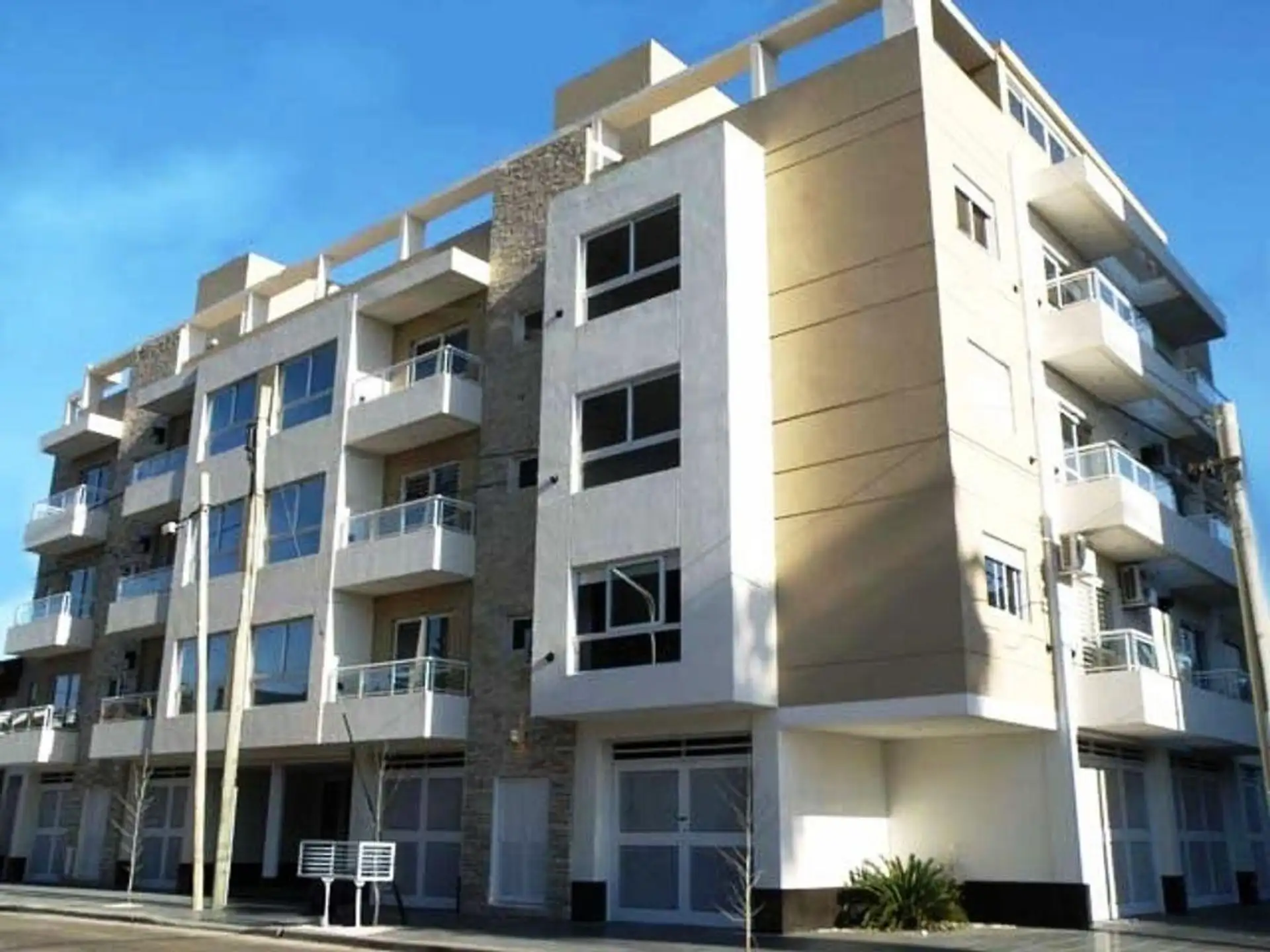 Two-room apartment with balcony in Ramos Mejía