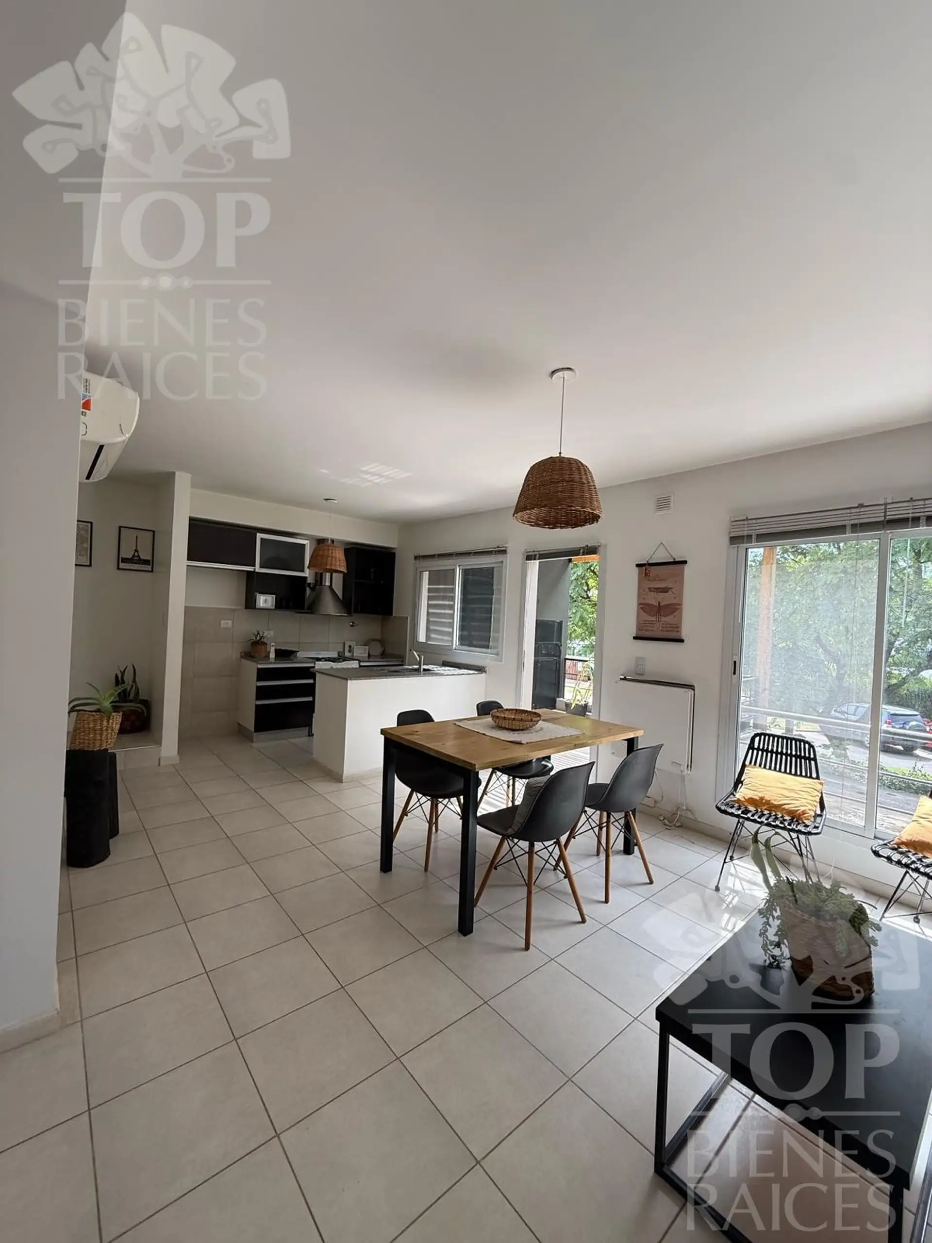 Apartamento de 2 quartos em dúplex com varanda e churrasqueira em Nordelta