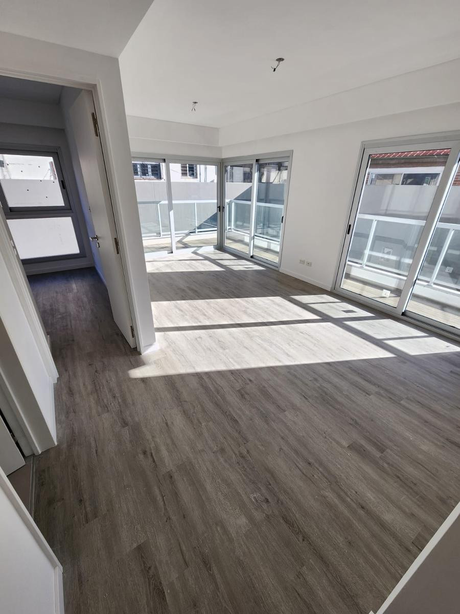 New two-room apartment with balcony and uncovered parking in Vicente López