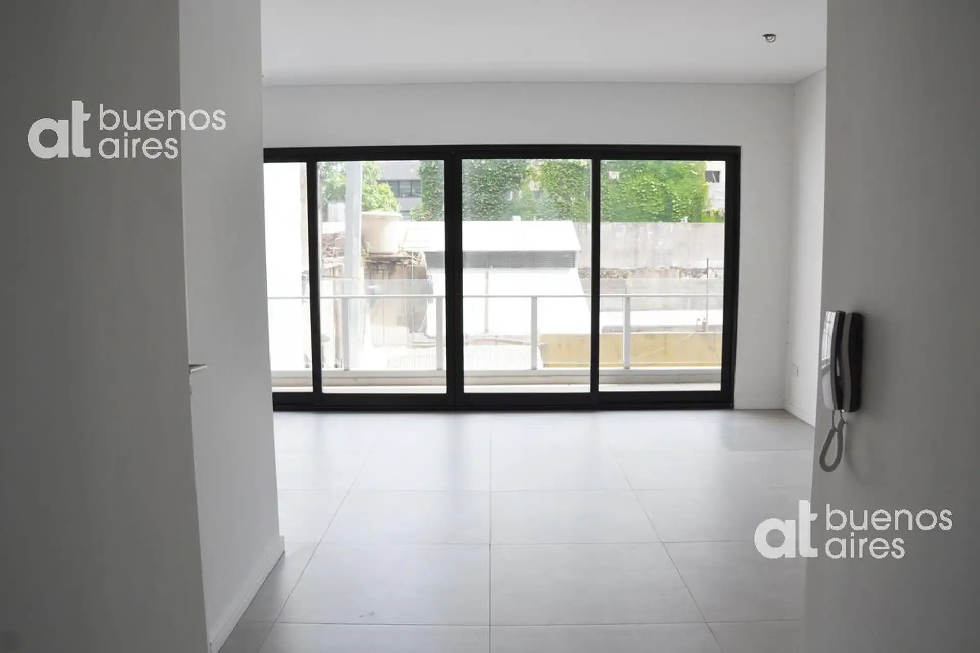 Kitnet com varanda para aluguel temporário em San Telmo